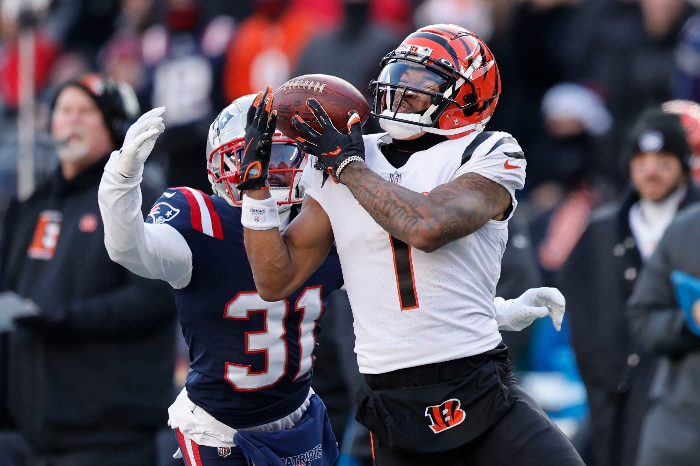 Bengals force late red zone turnover, hold off Pats 22-18