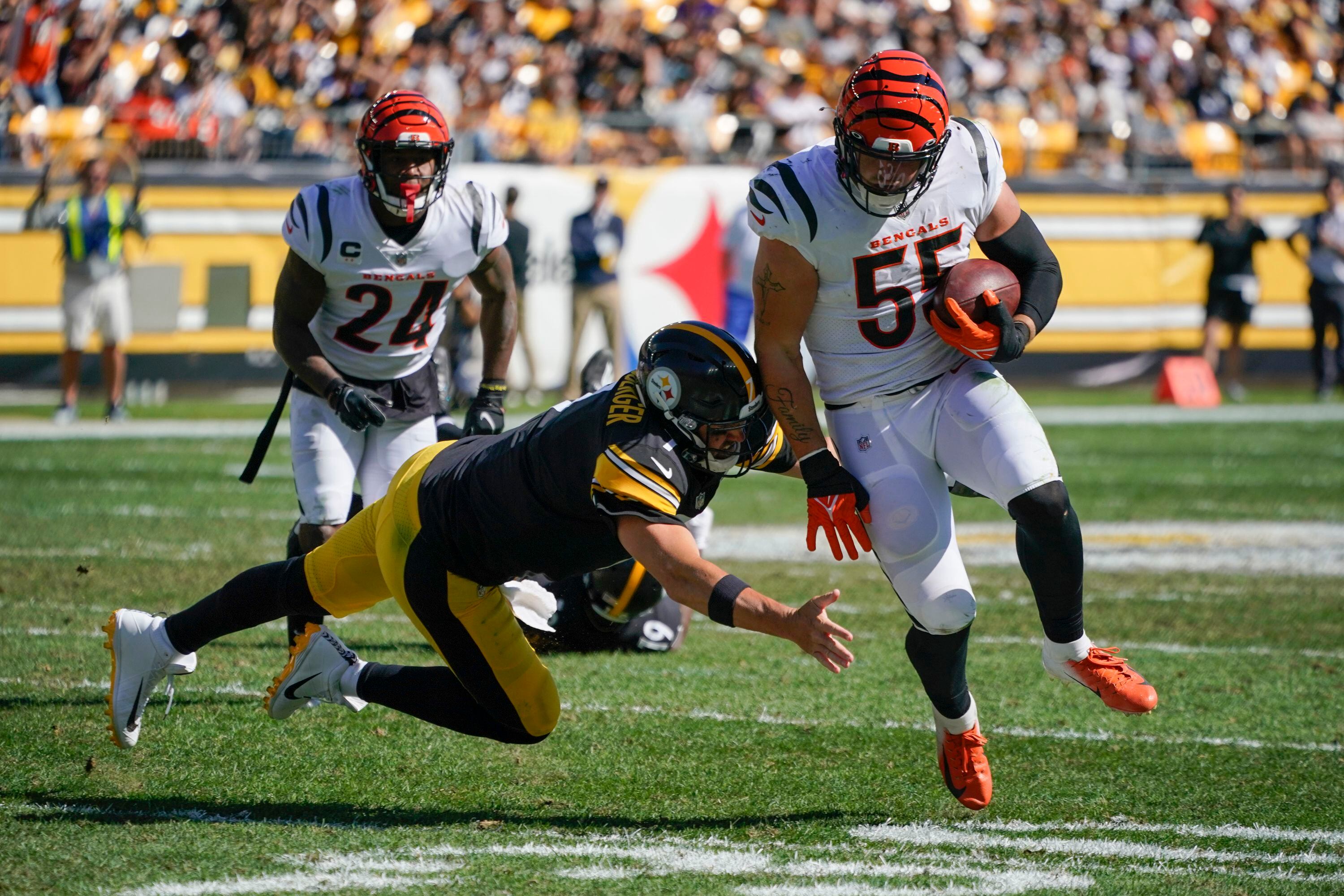 Burrow earns first NFL win, Bengals top Jaguars 33-25