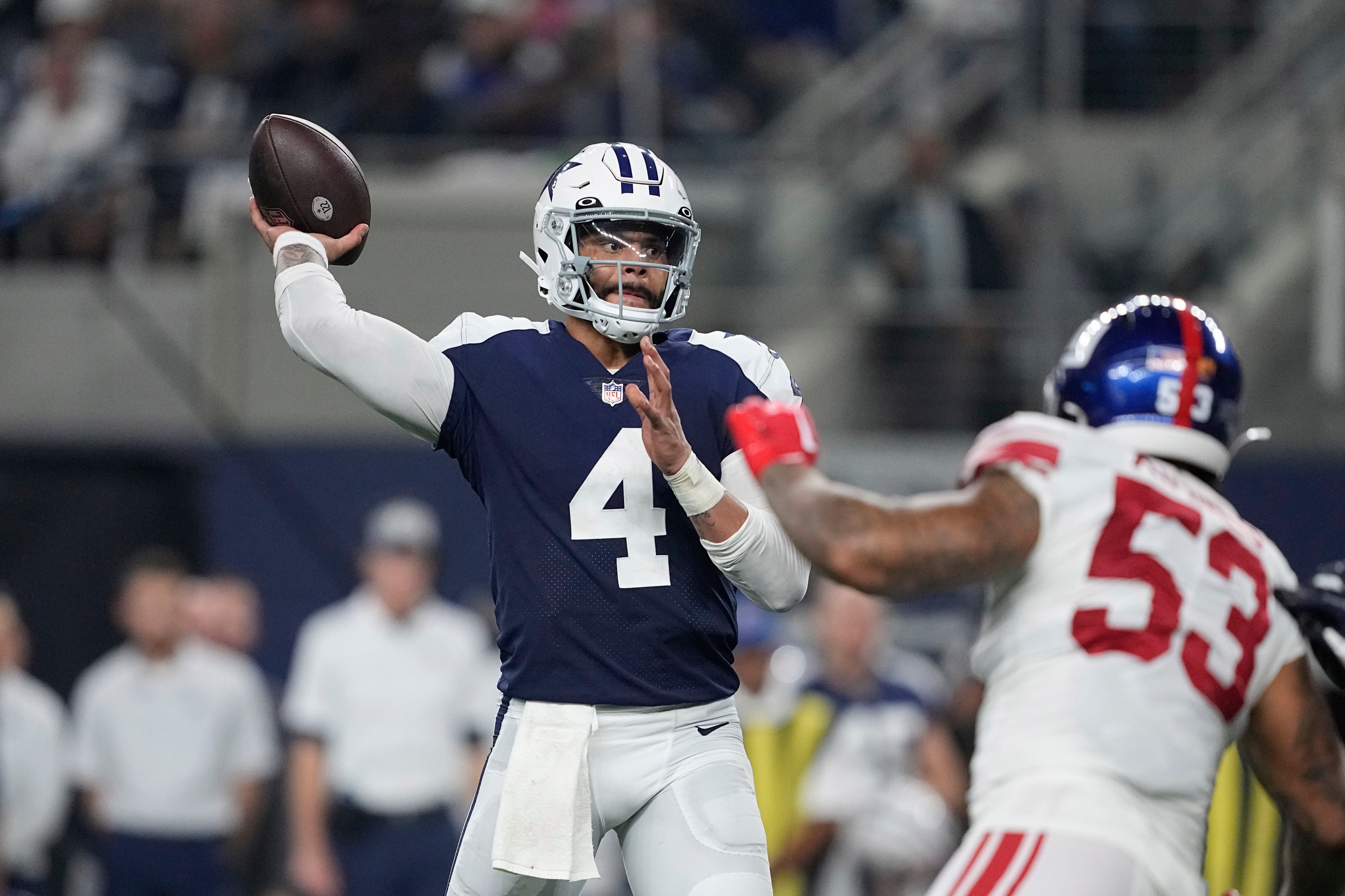 Ezekiel Elliott puts Dak Prescott in Salvation Army kettle (Video