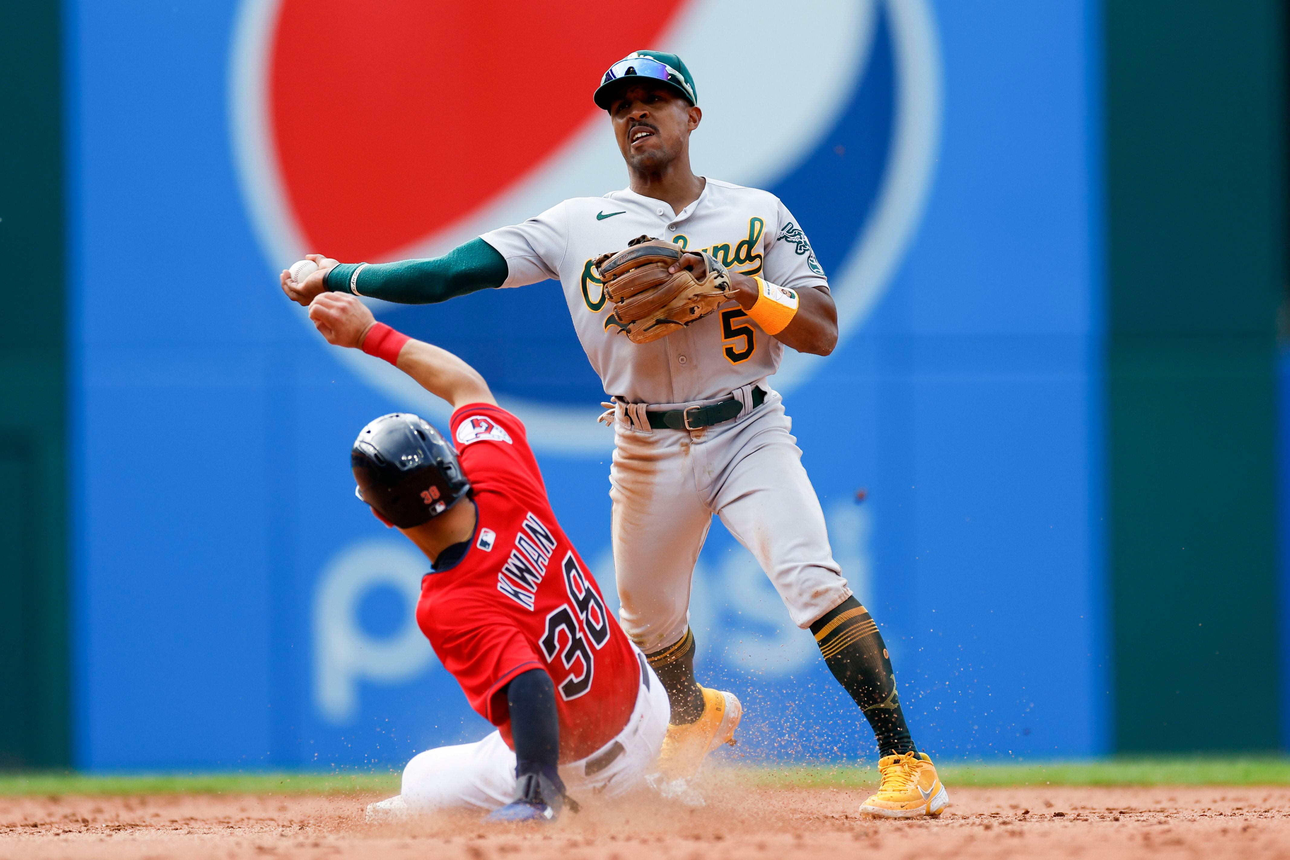 Frankie Montas pitches into 7th, Sean Murphy homers as A's beat