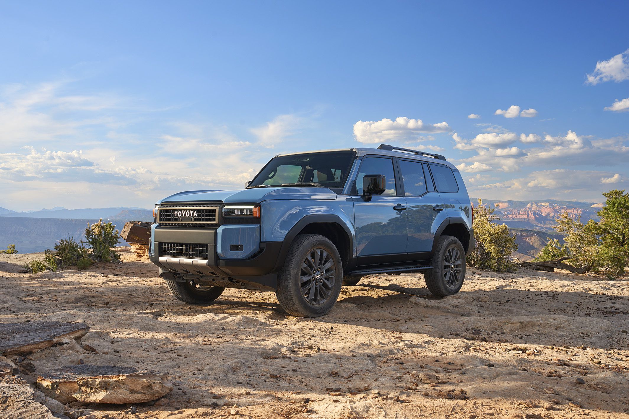 Which is the Better SUV? Edmunds compares the new Toyota Land Cruiser and Lexus GX thumbnail