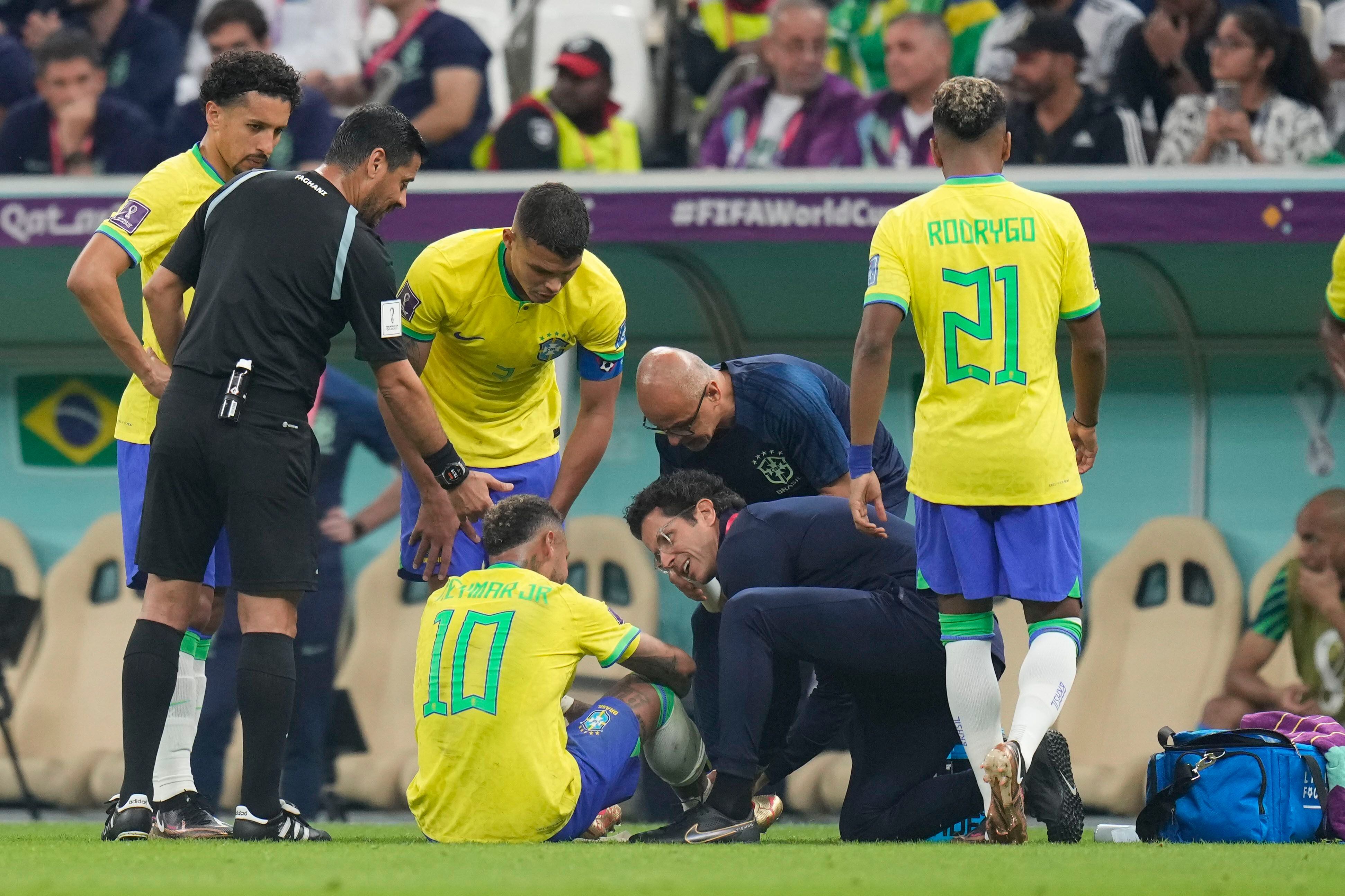 Neymar injured, Richarlison scores for Brazil at World Cup – Orange County  Register