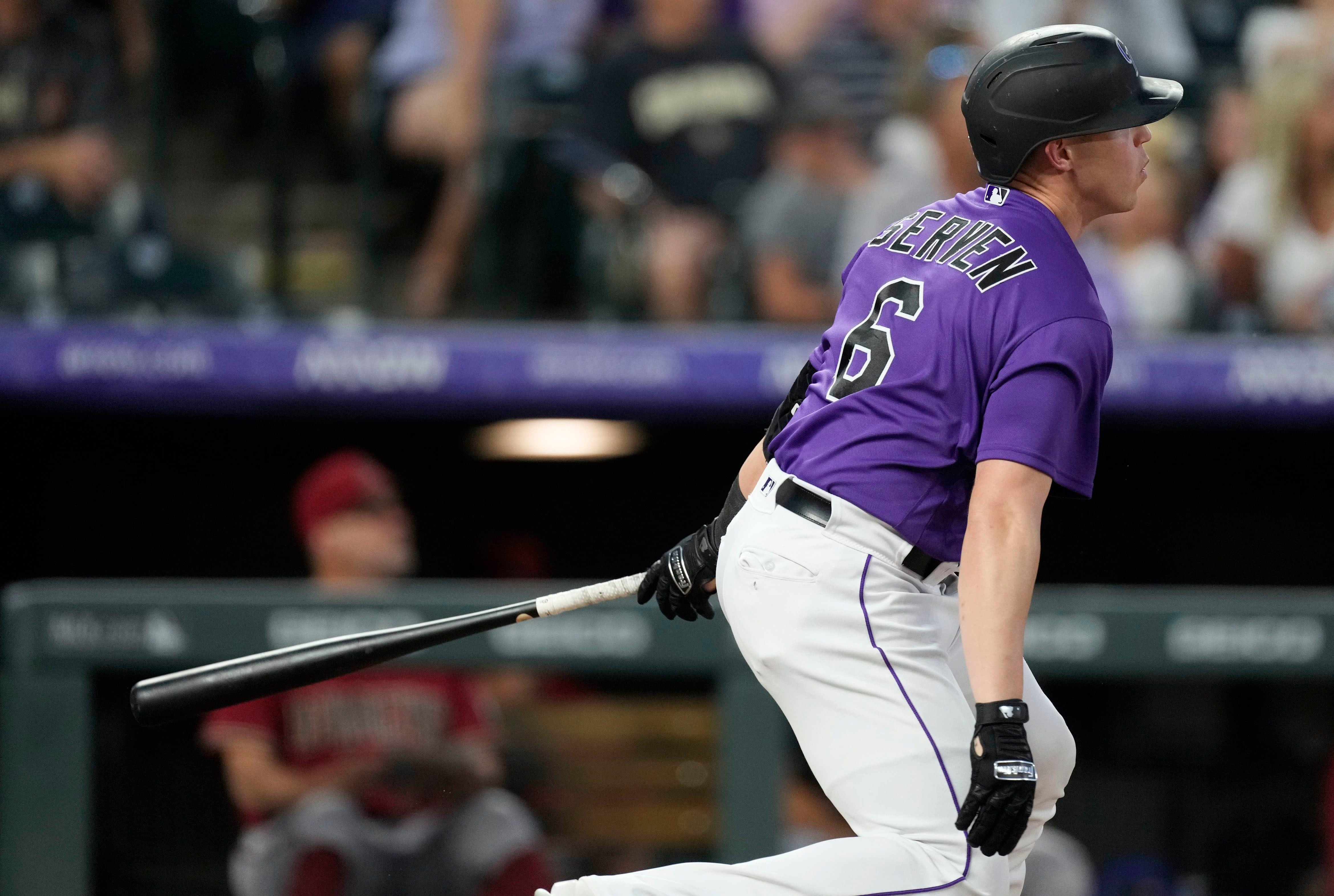 Nolan Arenado makes incredible diving catch into stands