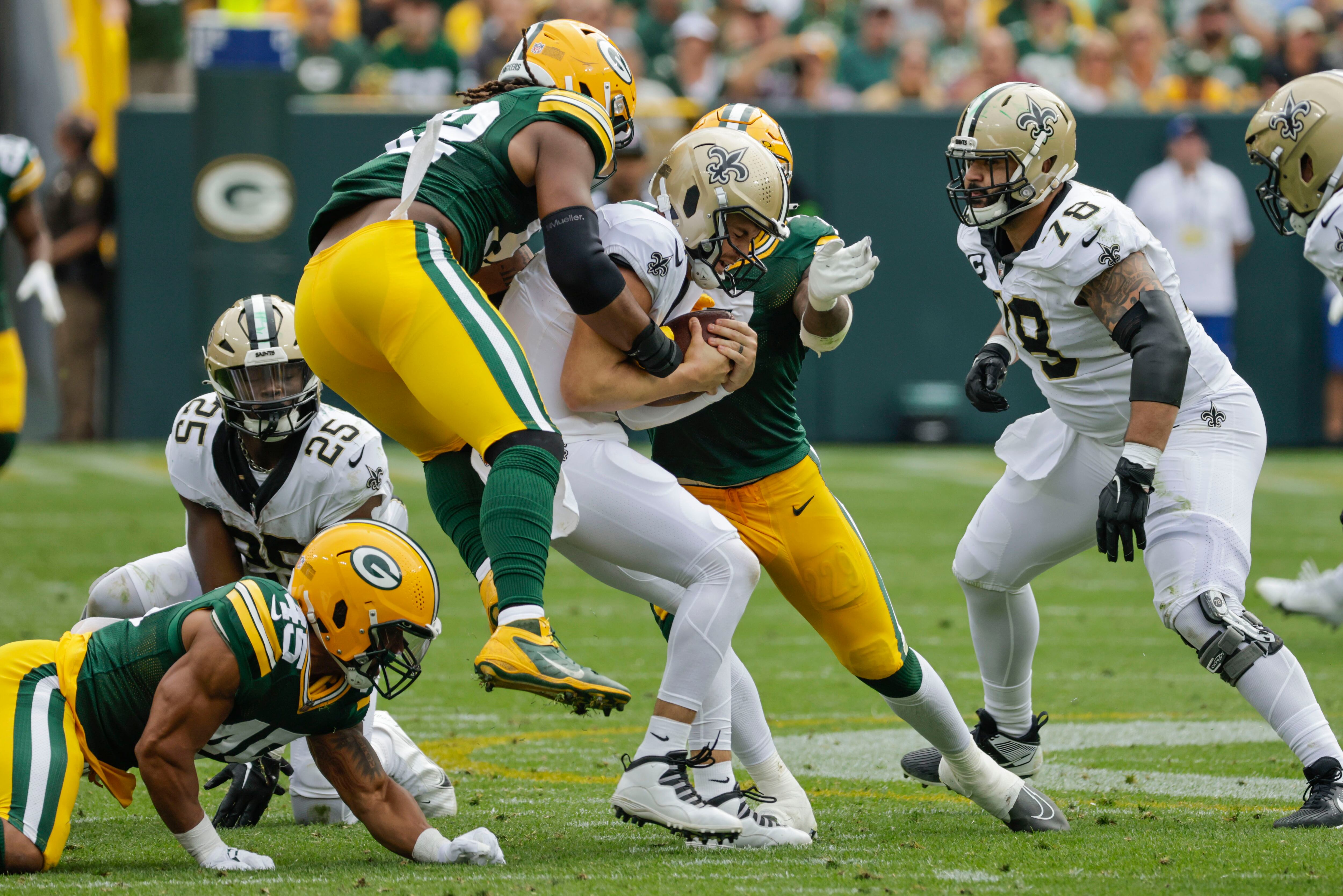 BREAKING: Green Bay Packers LB De'Vondre Campbell Leaves New Orleans Saints  Game With Injury