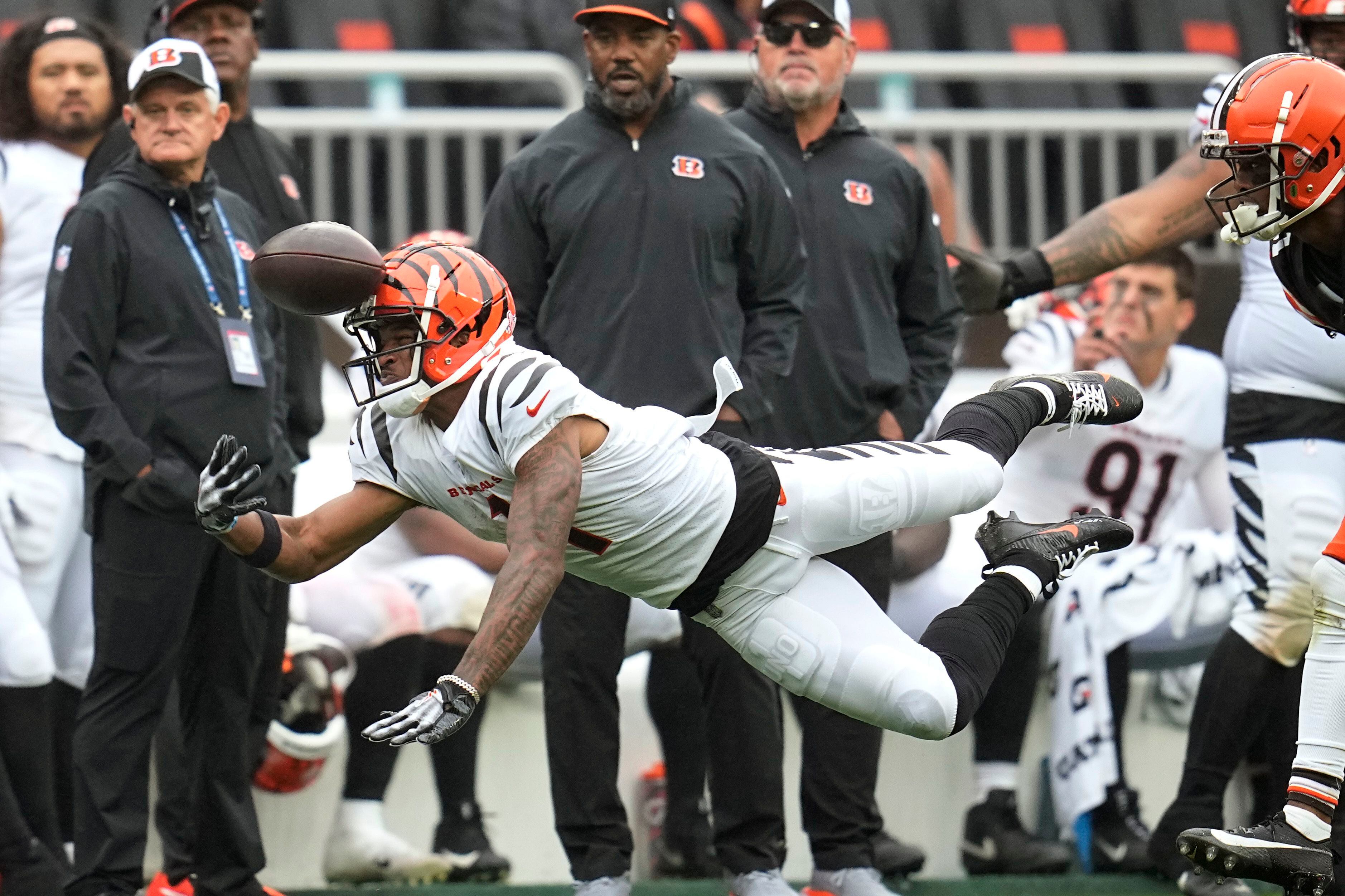 Browns' Garrett hoping to sack Burrow, Bengals on Halloween