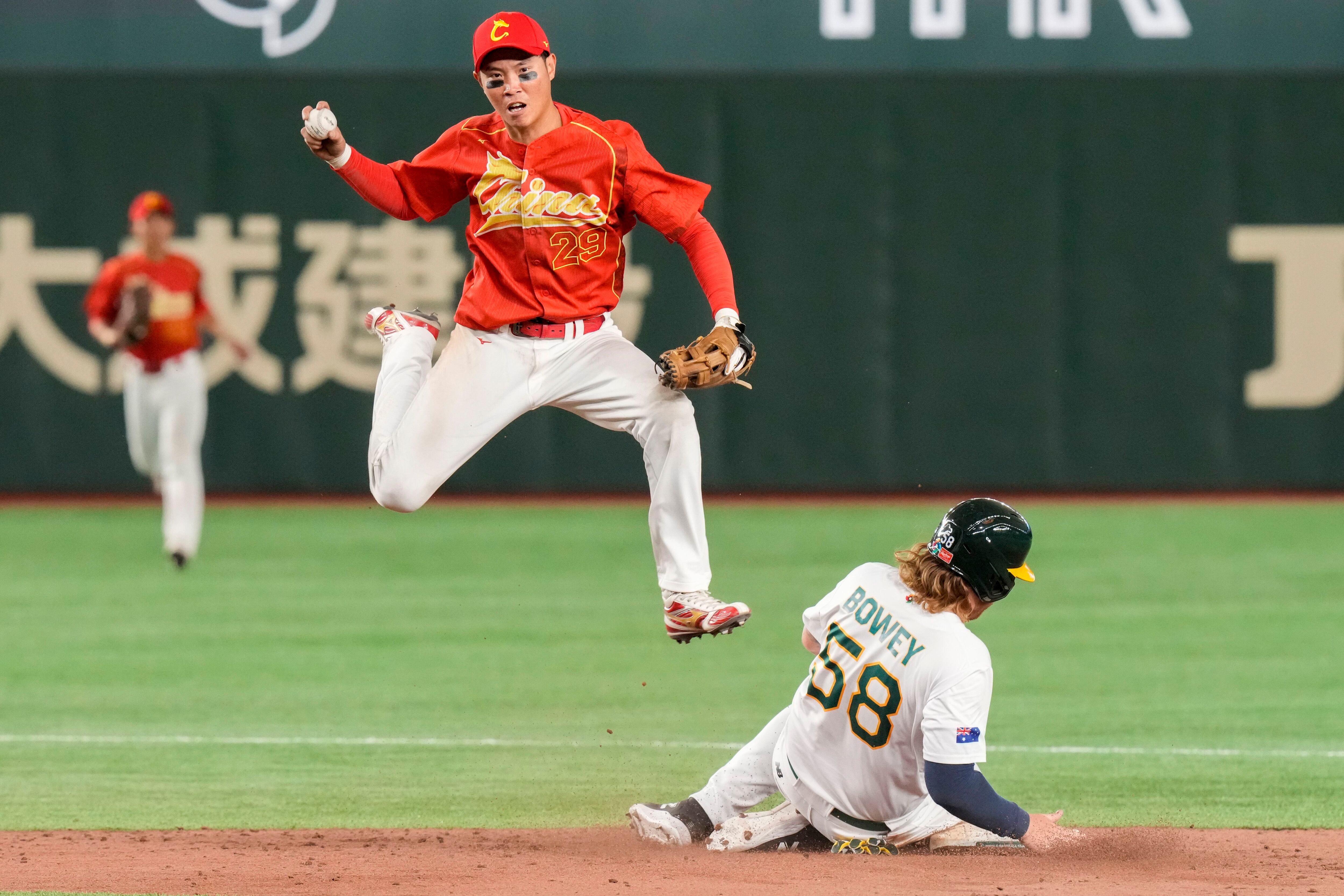 Nolan Arenado leads U.S. past Britain in WBC, 6-2