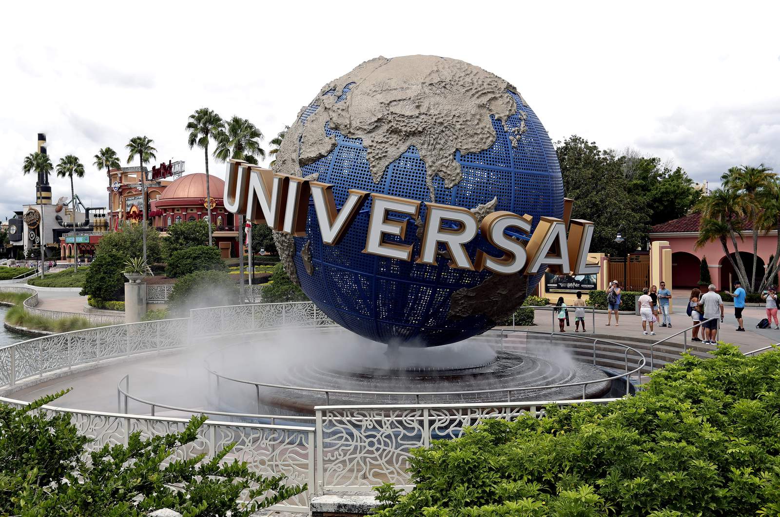 More than 800 lose jobs at Universal Orlando hotels
