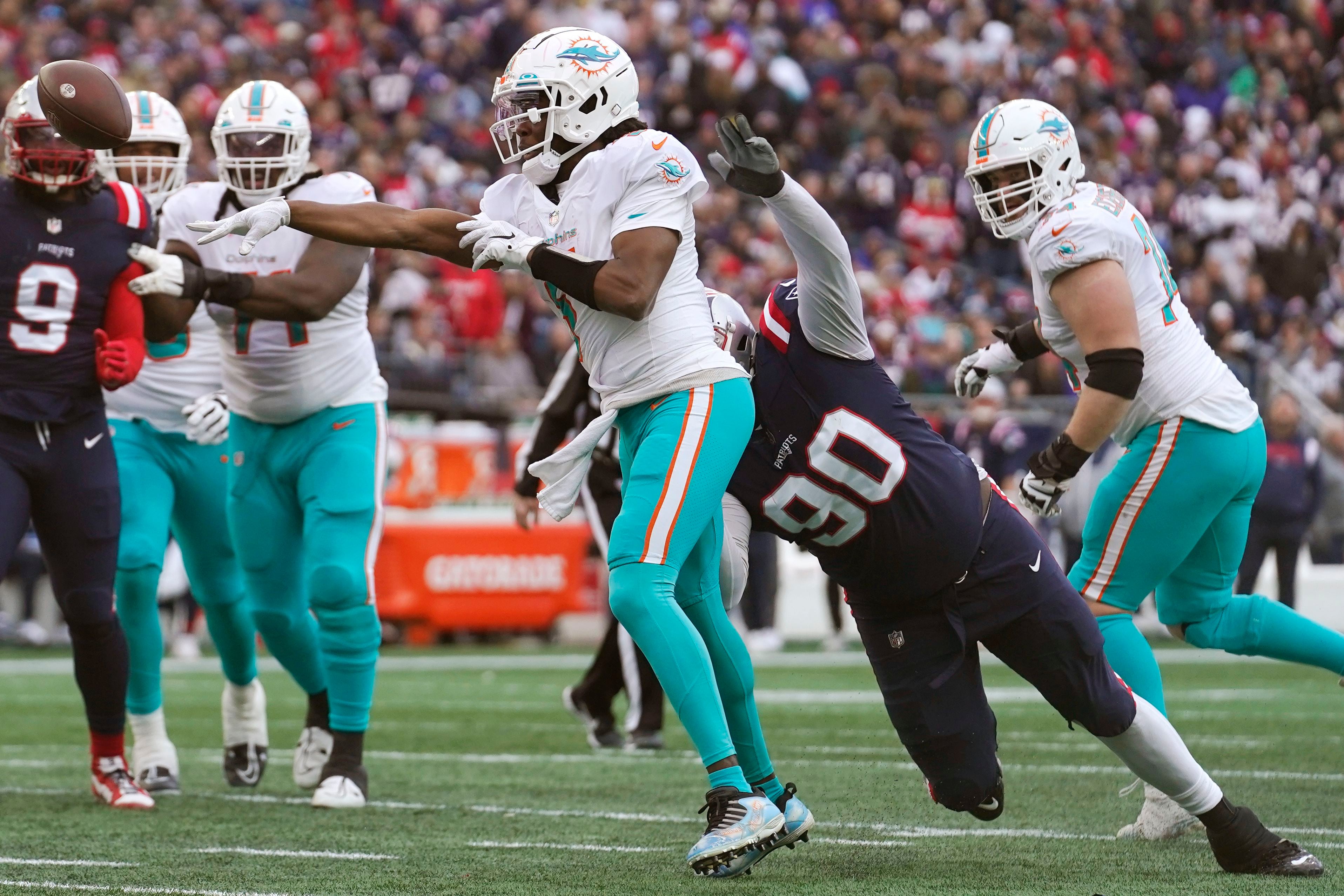 Mike Gesicki of the Miami Dolphins is tackled by Myles Jack of the News  Photo - Getty Images