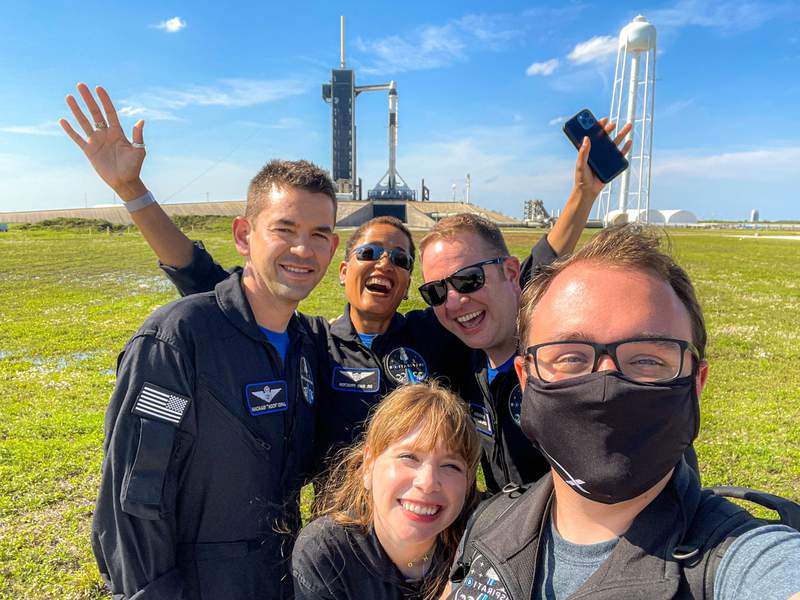 Florida photographer befriends, documents first all-civilian crew’s preparation for SpaceX launch