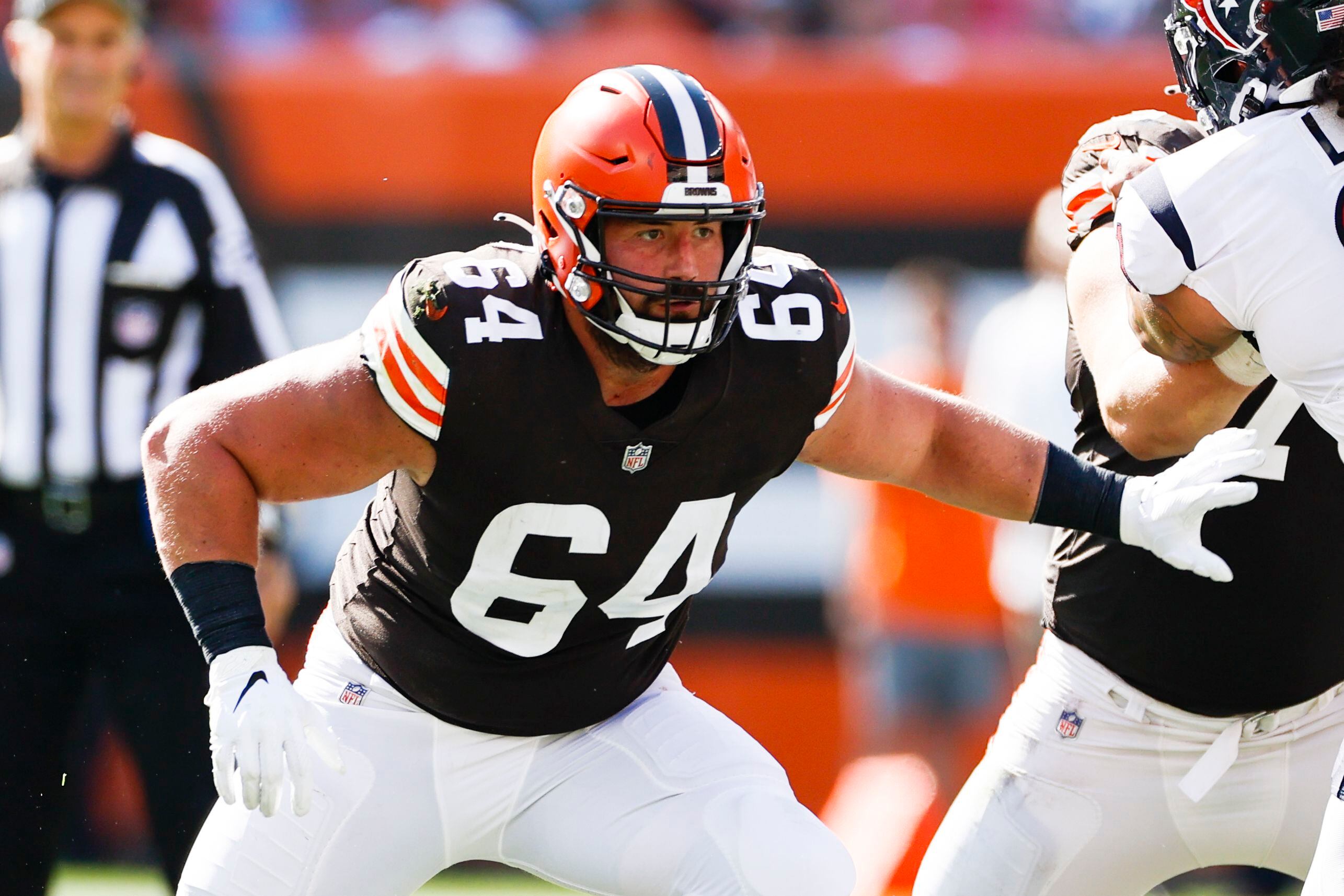 Browns Sign A Center After Placing Ethan Pocic On IR