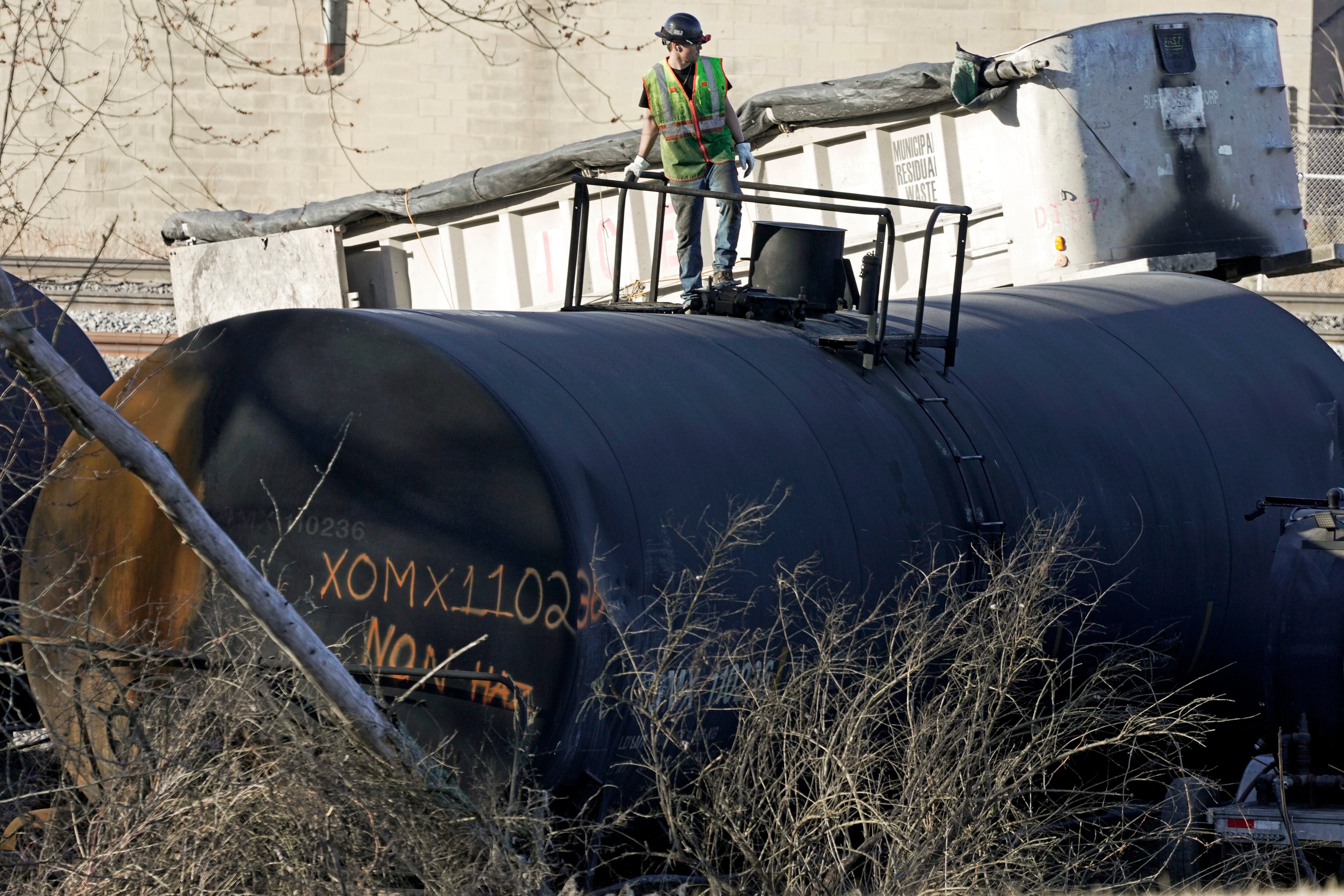 NTSB derailment investigation renews concerns about detectors, tank cars and Norfolk Southern thumbnail