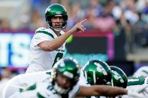 Aaron Rodgers throws first TD pass with the Jets in his second series vs.  Giants - Hawaii Tribune-Herald