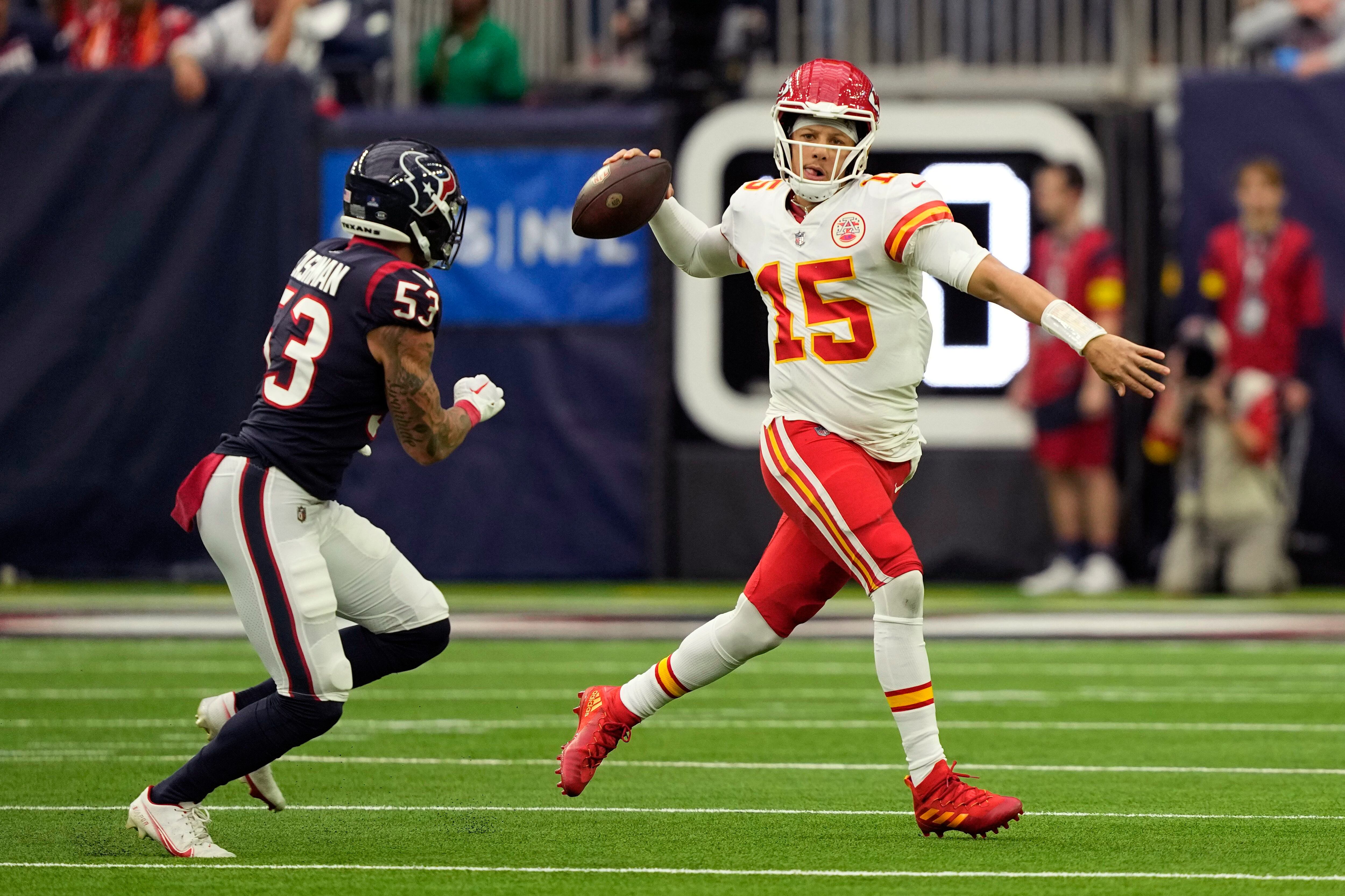 McKinnon's 26-yard run in OT lifts Chiefs over Texans 30-24