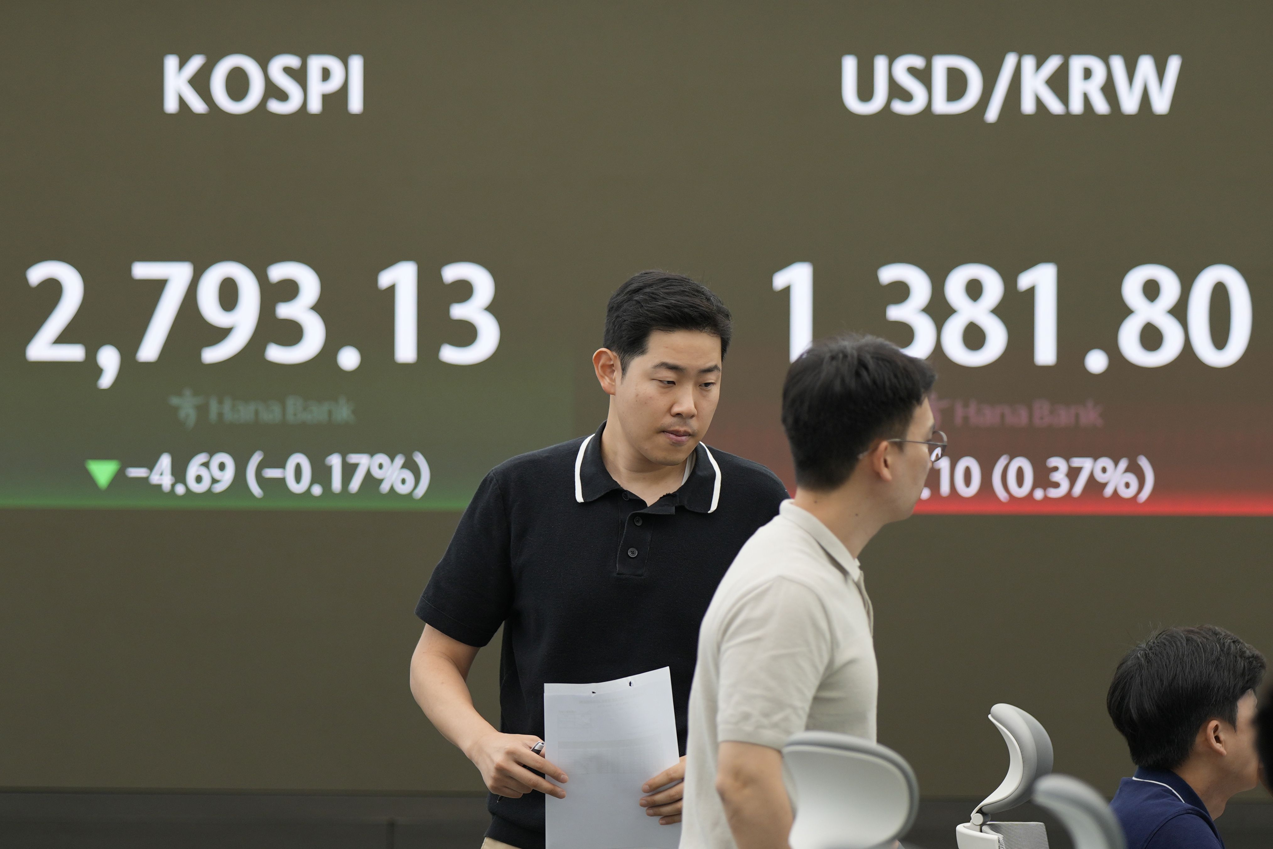 Stock market today: Asian stocks log modest gains as economic data are mixed for Japan and China thumbnail
