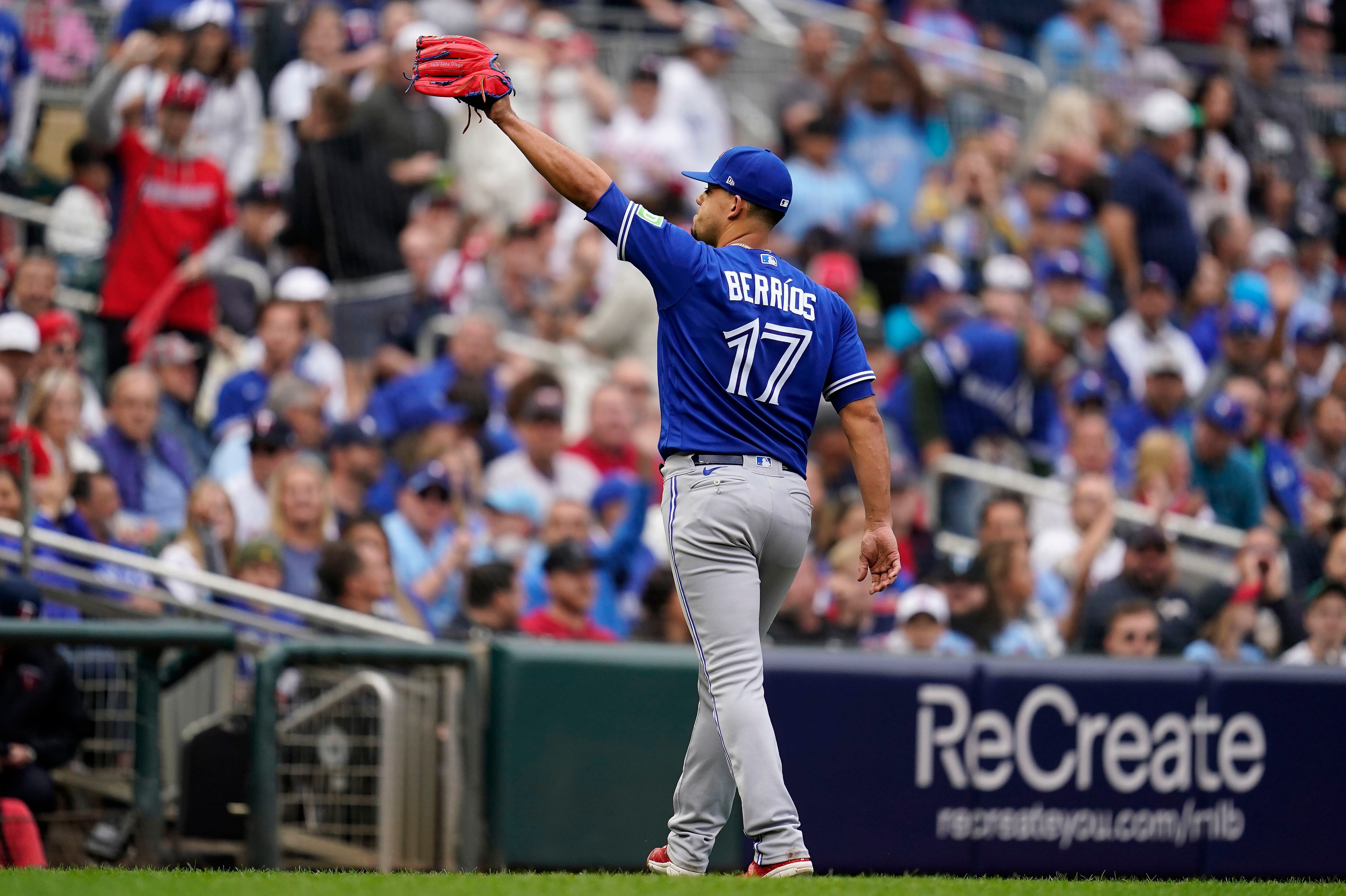 Berrios makes quality start as Blue Jays edge Astros for 9th win