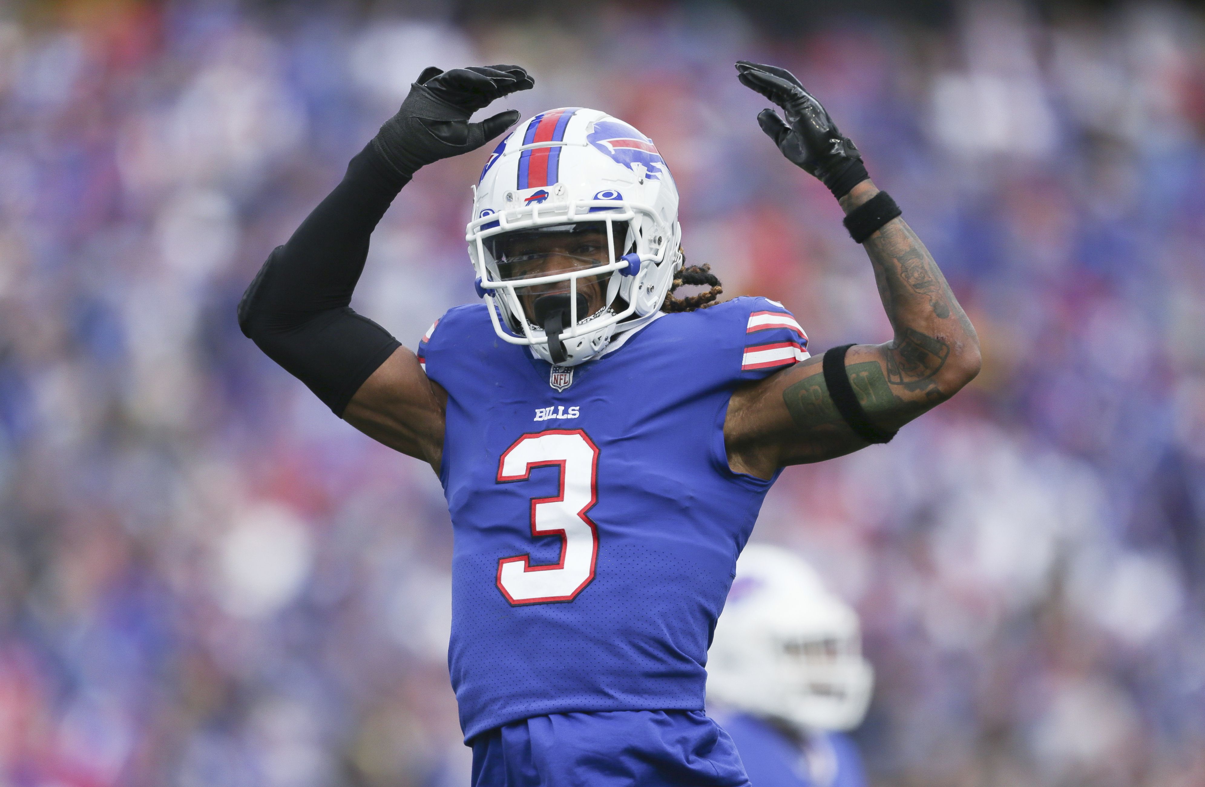 Bills' Hamlin attends 1st game since collapse, waves to fans