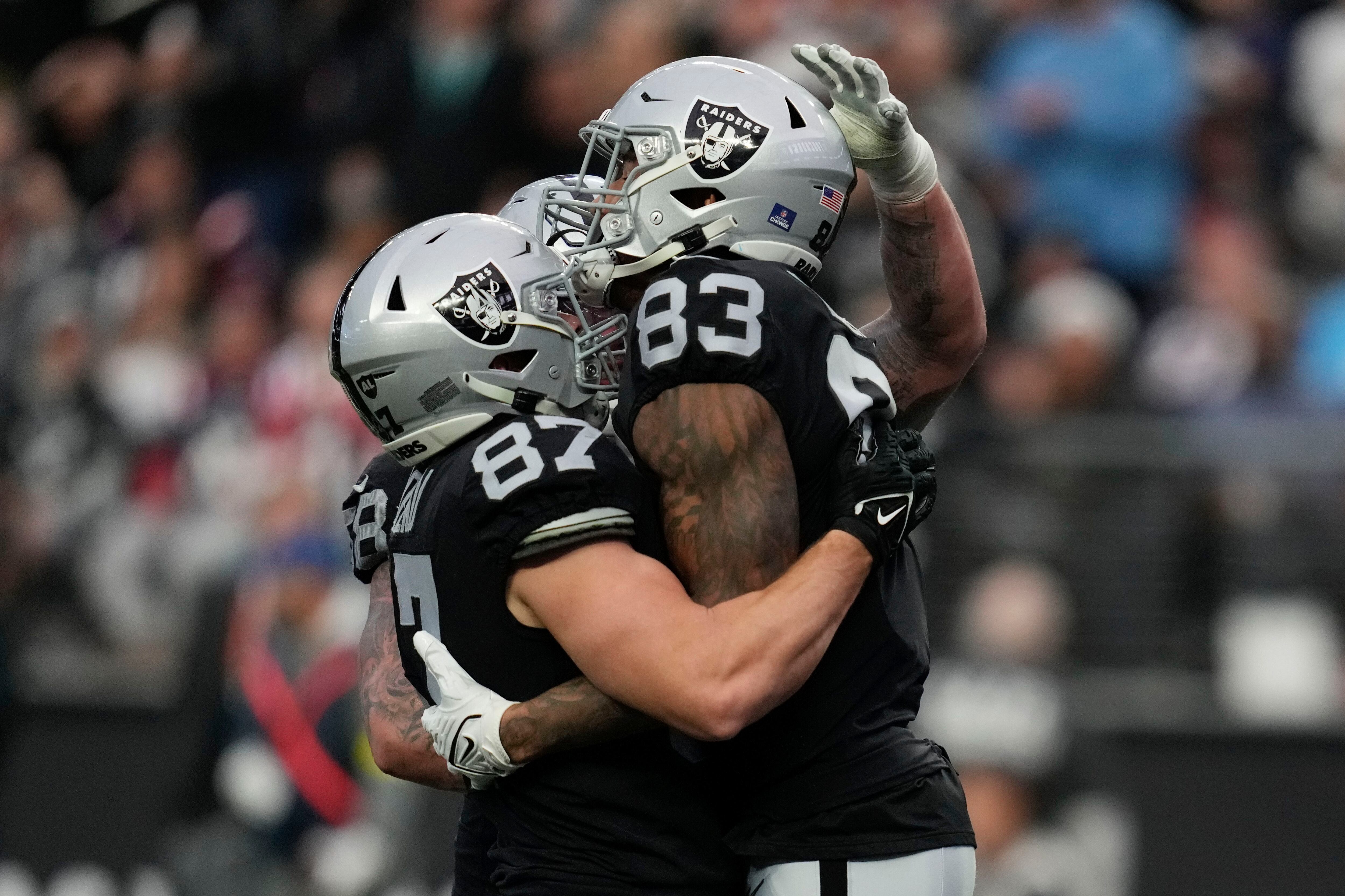 Chandler Jones stiff arm caps wild finish in Raiders vs Patriots