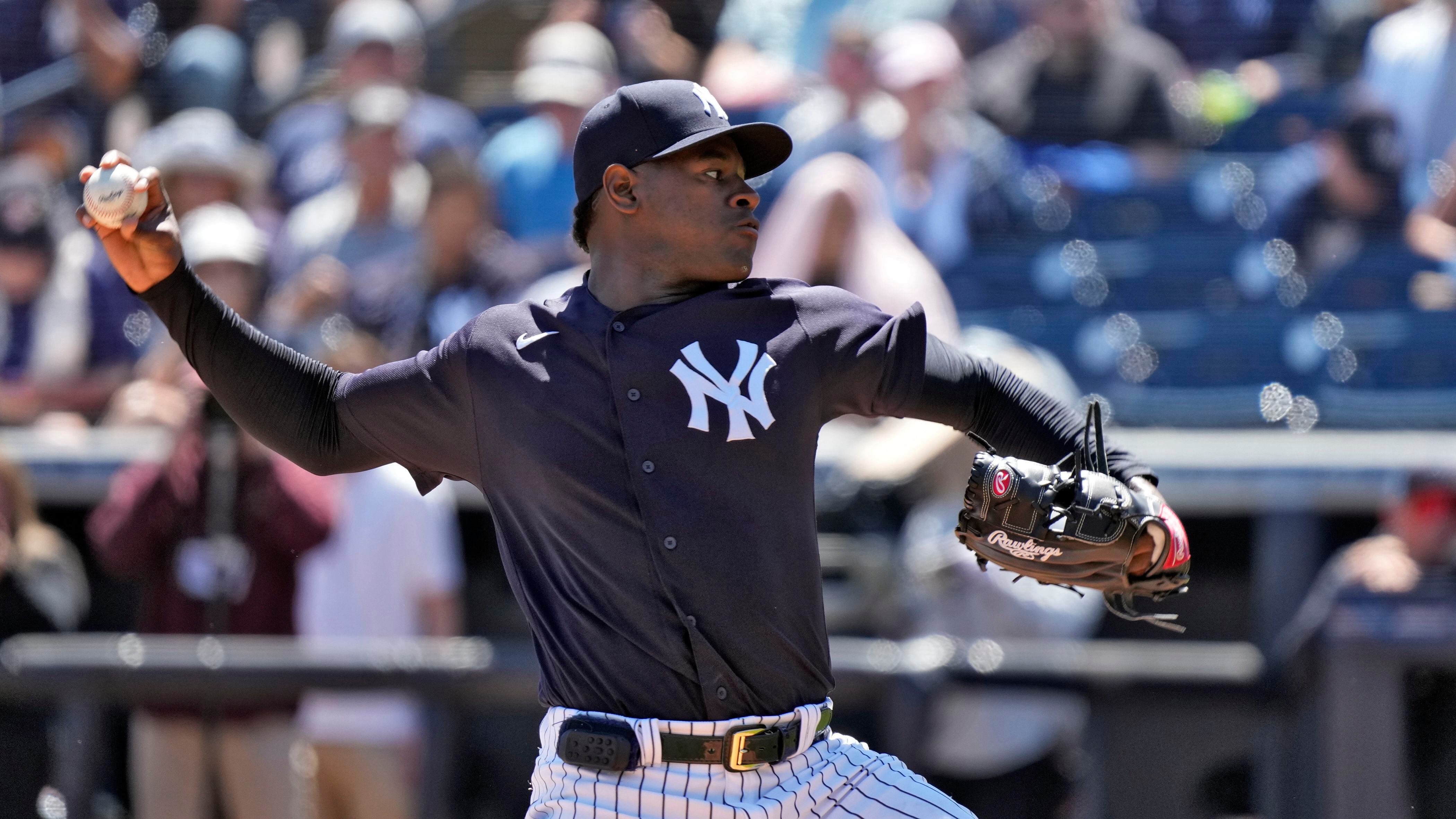 May 1 2022: New York pitcher Luis Severino (40) throws a pitch