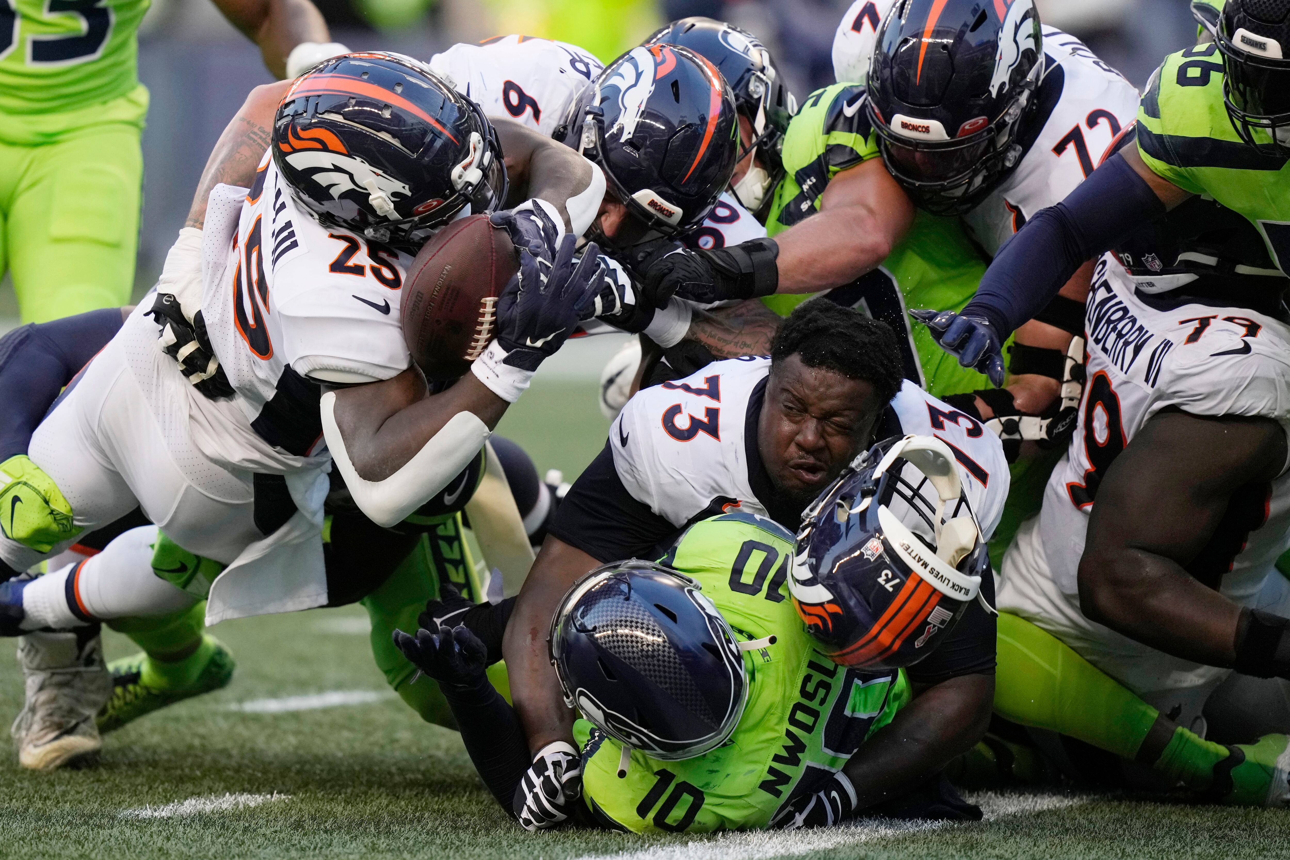 Post-Snap Reads 9/13: Seahawks beat Russell Wilson, survive Denver Broncos  - Field Gulls