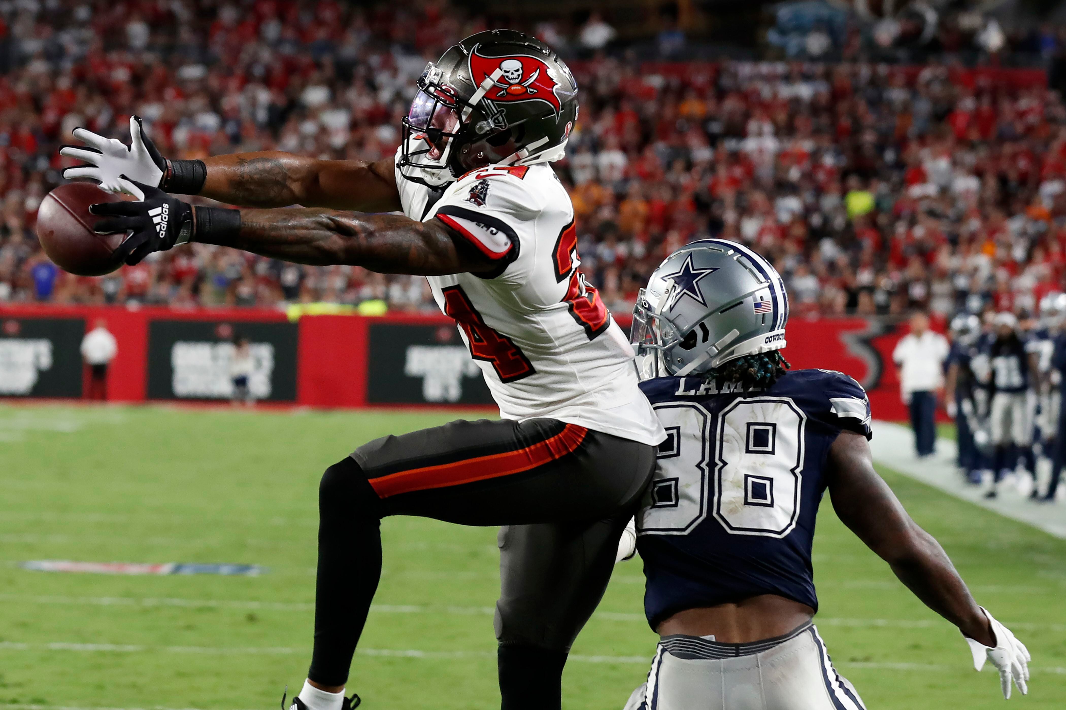 Tom Brady throws for 379 yards, 4 TDs as Bucs beat Cowboys in NFL