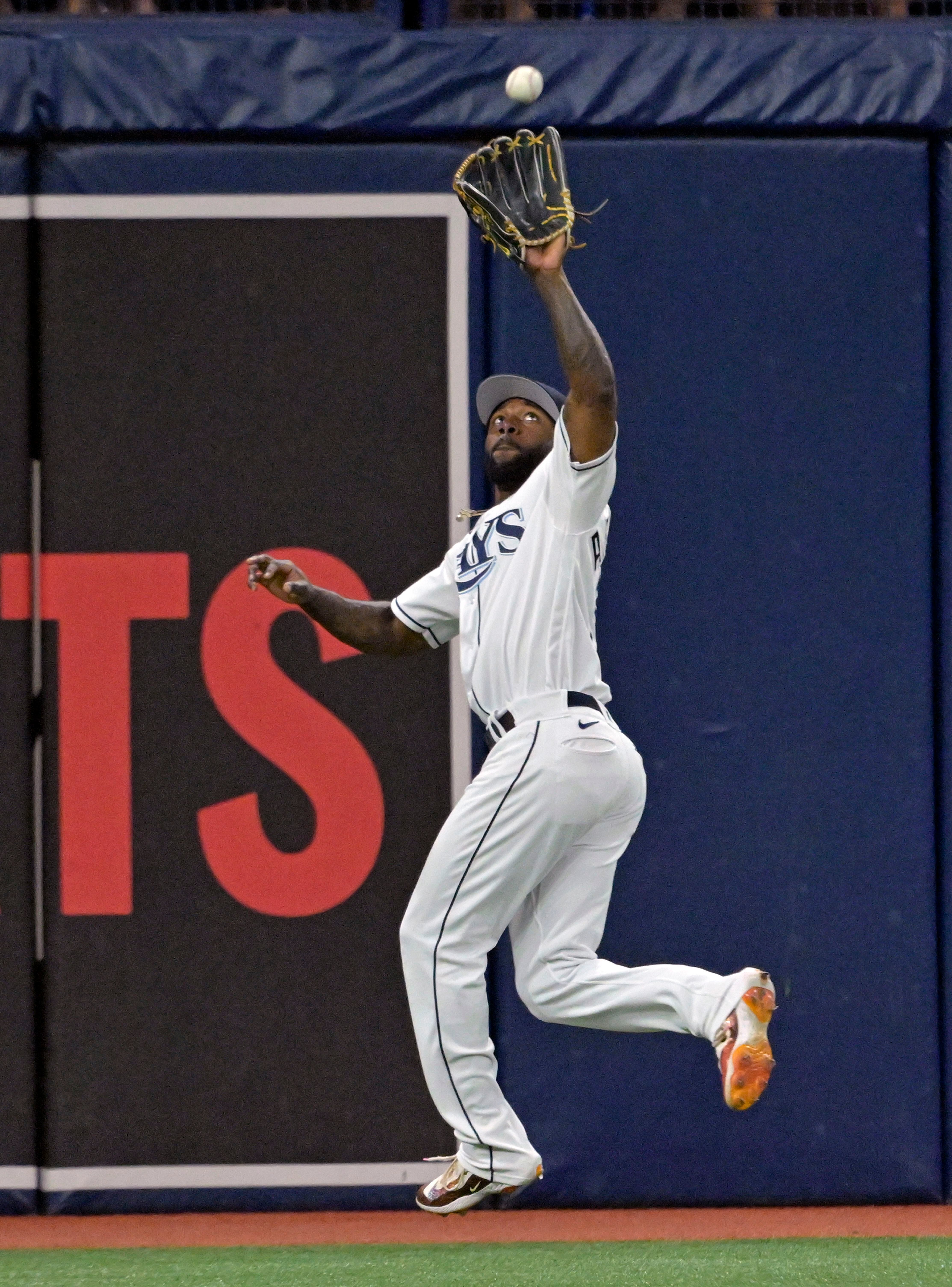 Top Seed and Chicago White Sox Star Luis Robert Jr. Eliminated From Home  Run Derby By Randy Arozarena - Fastball