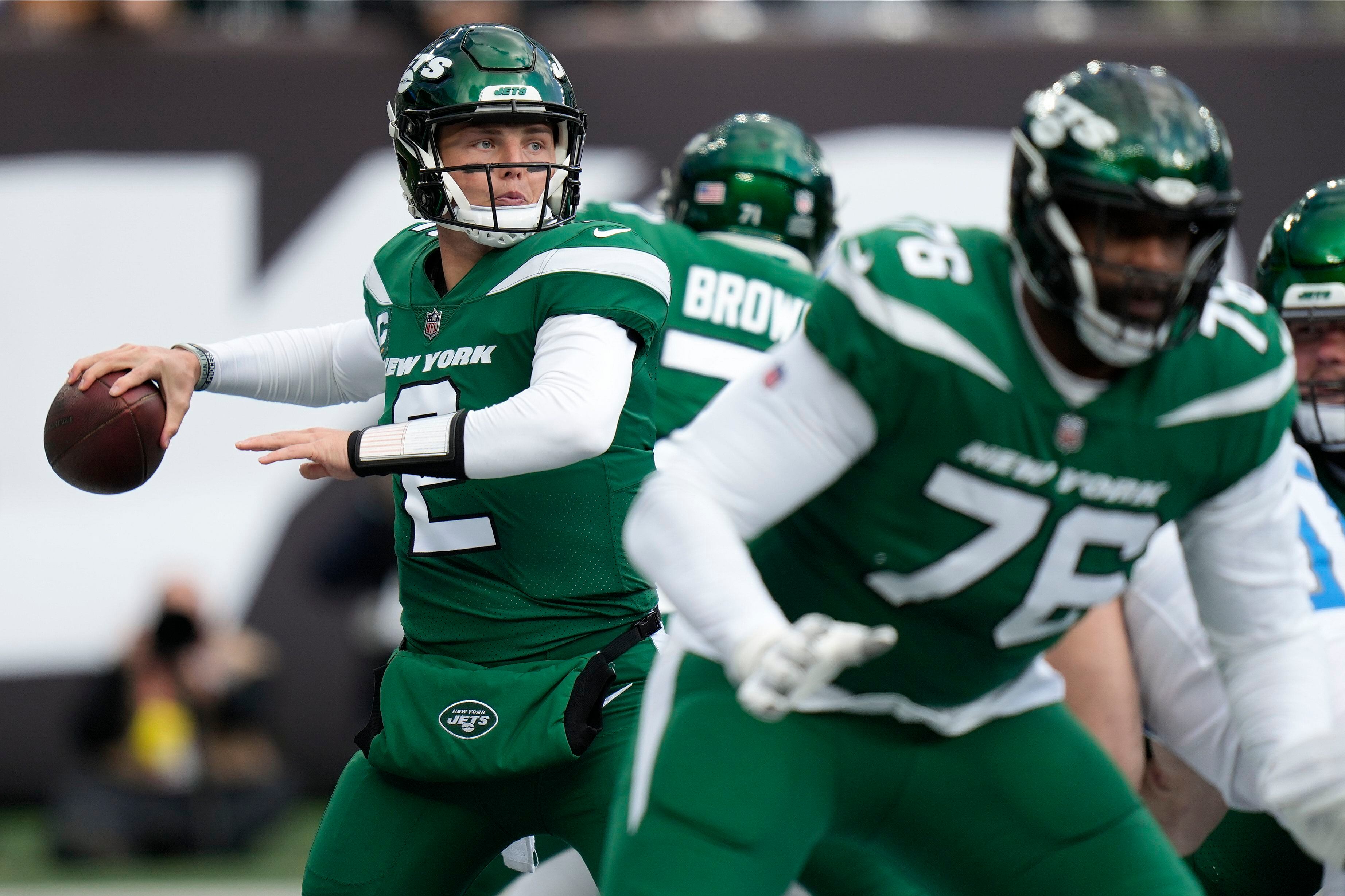 EAST RUTHERFORD, NJ - DECEMBER 18: New York Jets quarterback Zach Wilson  (2) during the National Football League game between the New York Jets and  the Detroit Lions on December 18, 2022