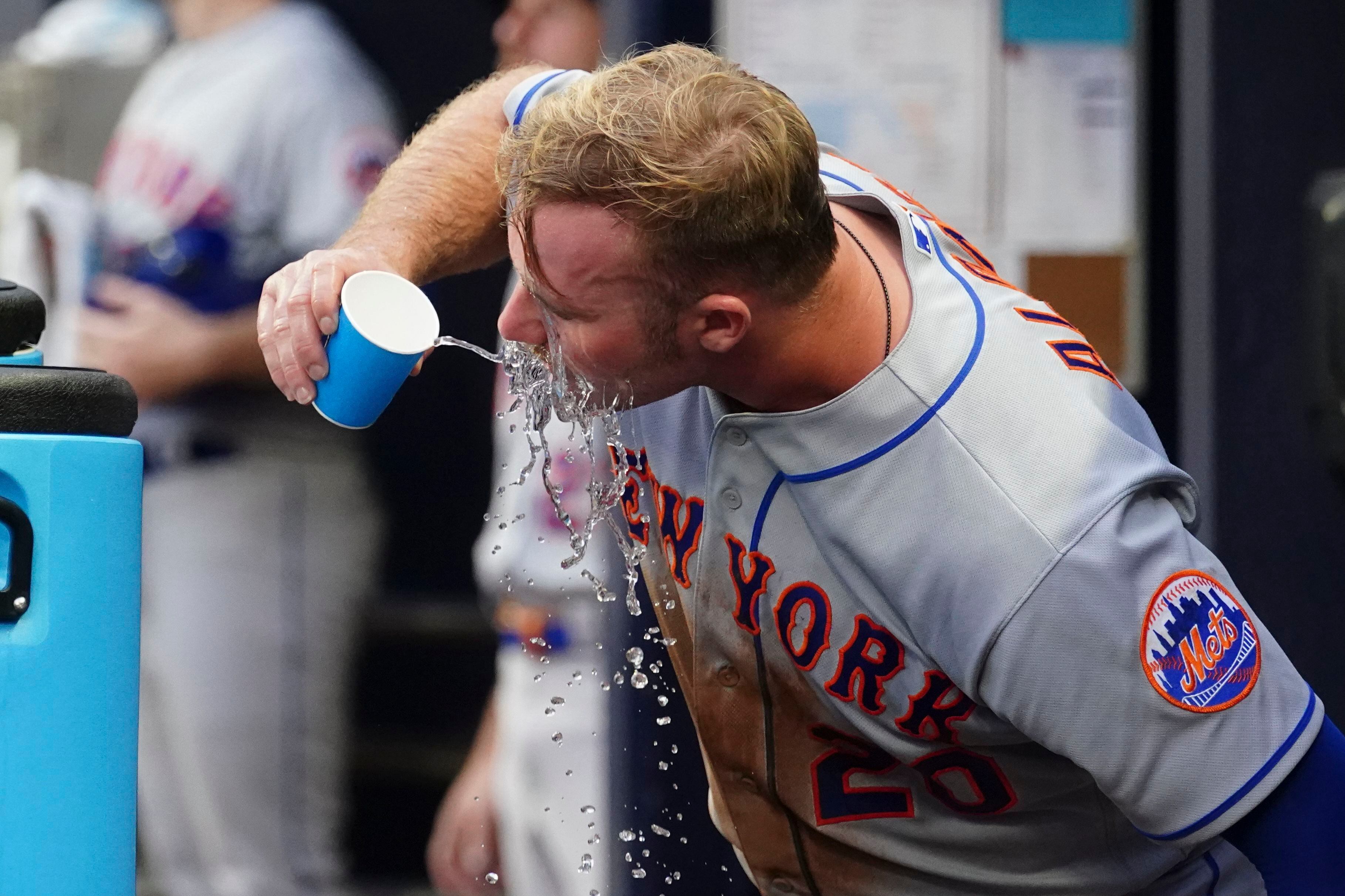 Scherzer shines as Mets cool off Braves 4-1 in series opener