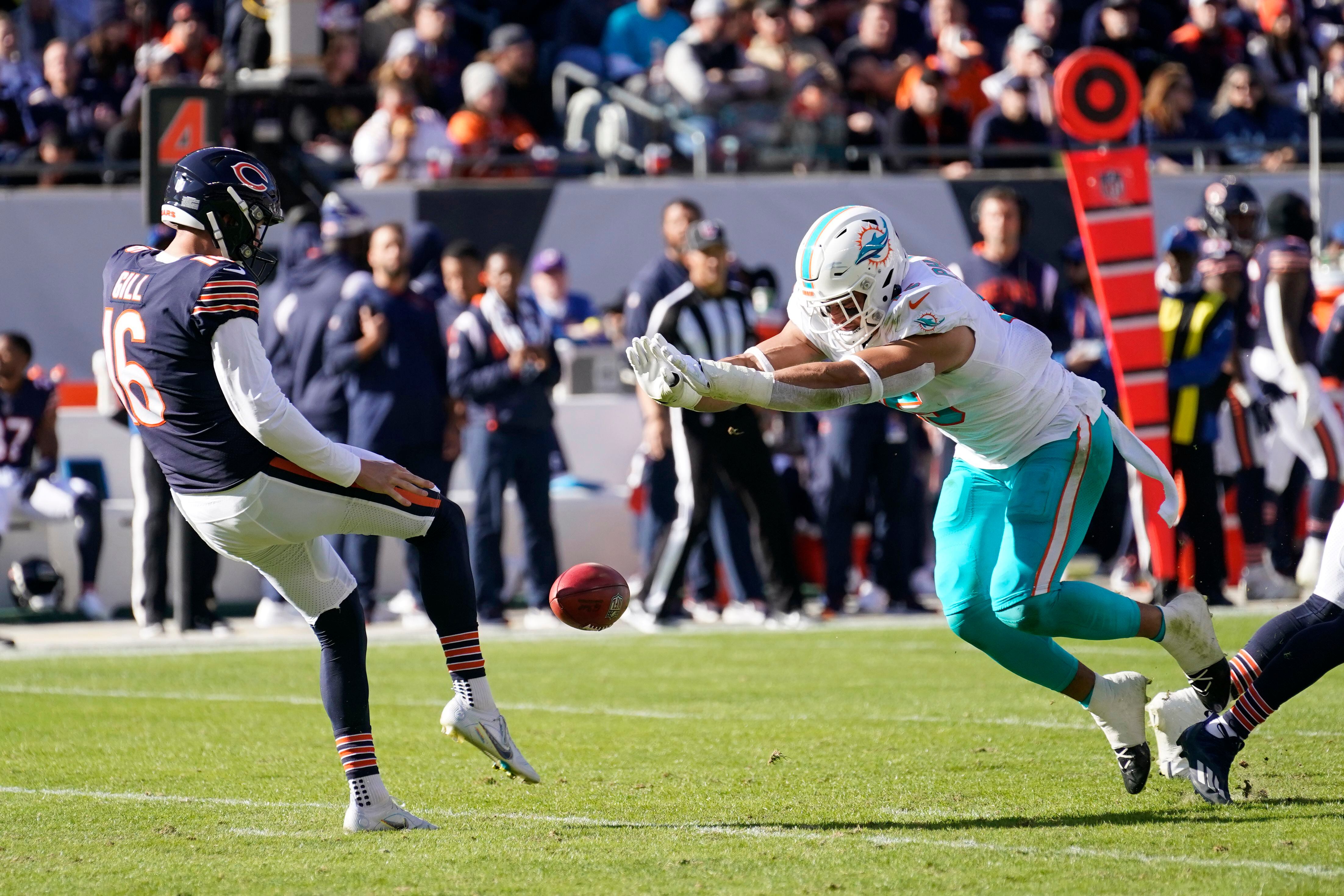 Tagovailoa, Dolphins rout Texans 30-15 for 5th straight win