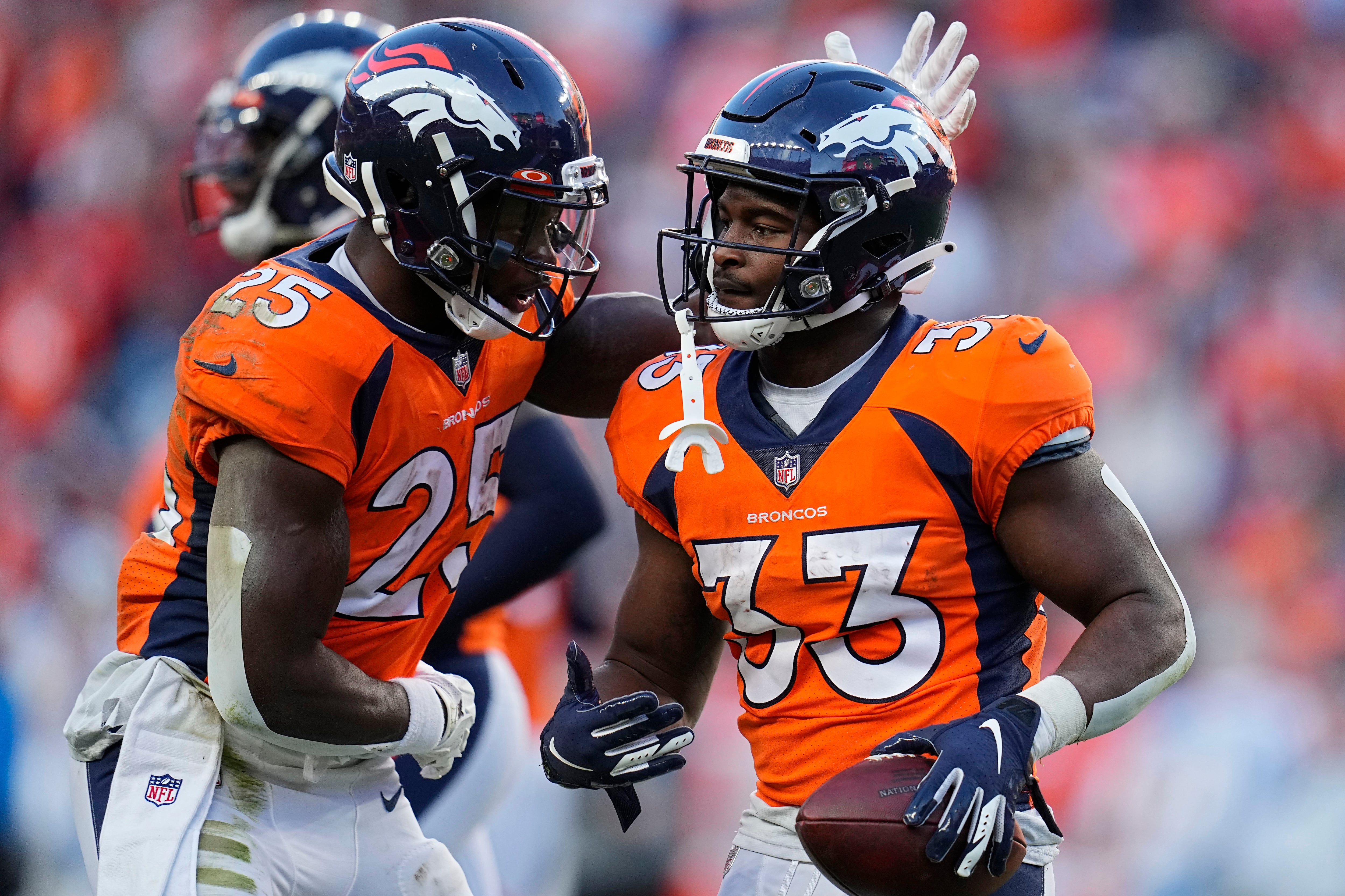 Broncos honor Demaryius Thomas with 10 man huddle vs. Detroit