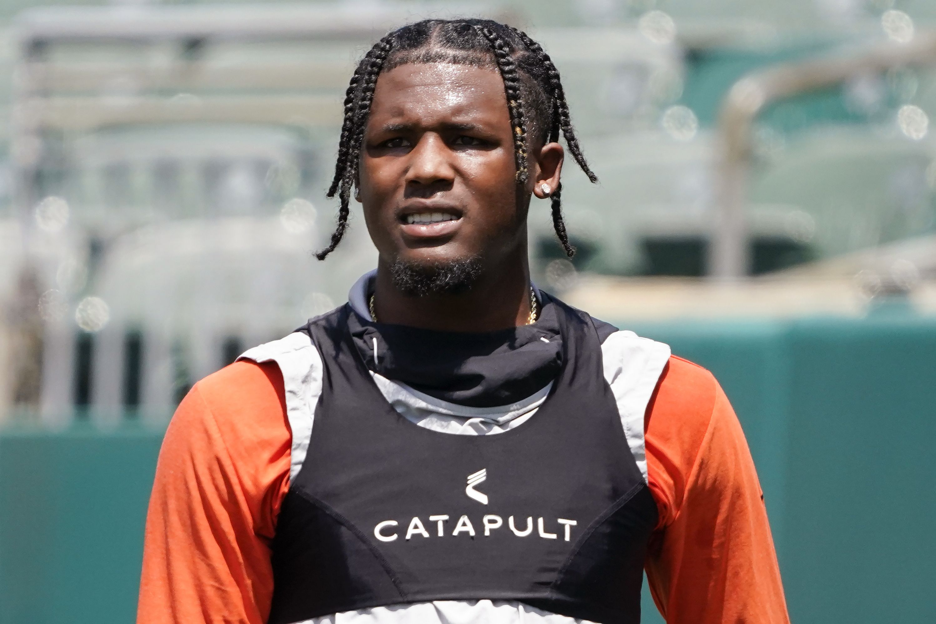 Bengals WR Tee Higgins holds himself out of team drills during training camp