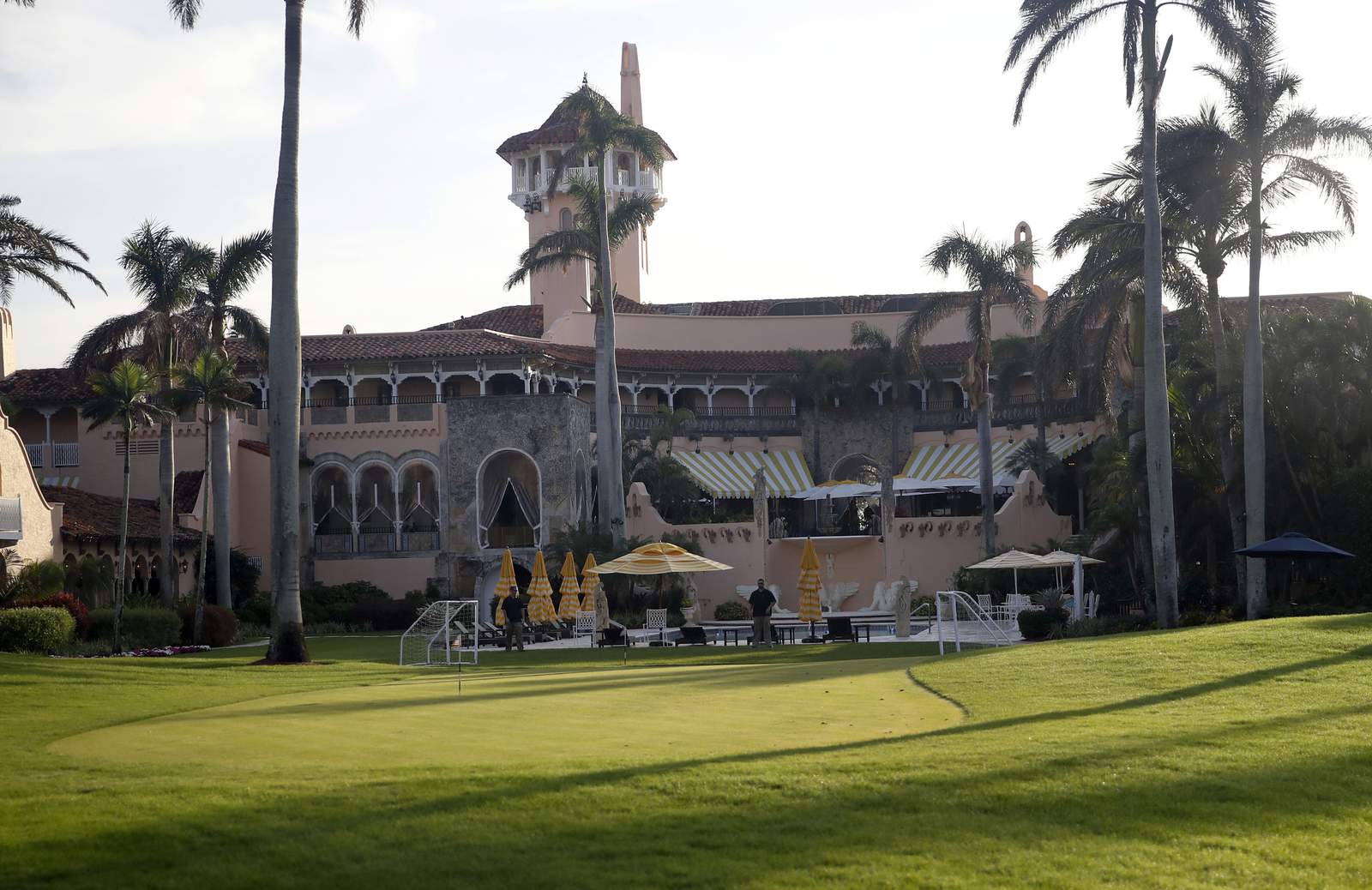 Police 3 Teens With Loaded Ak 47 Jump Wall Into President Trump S Mar A Lago Resort