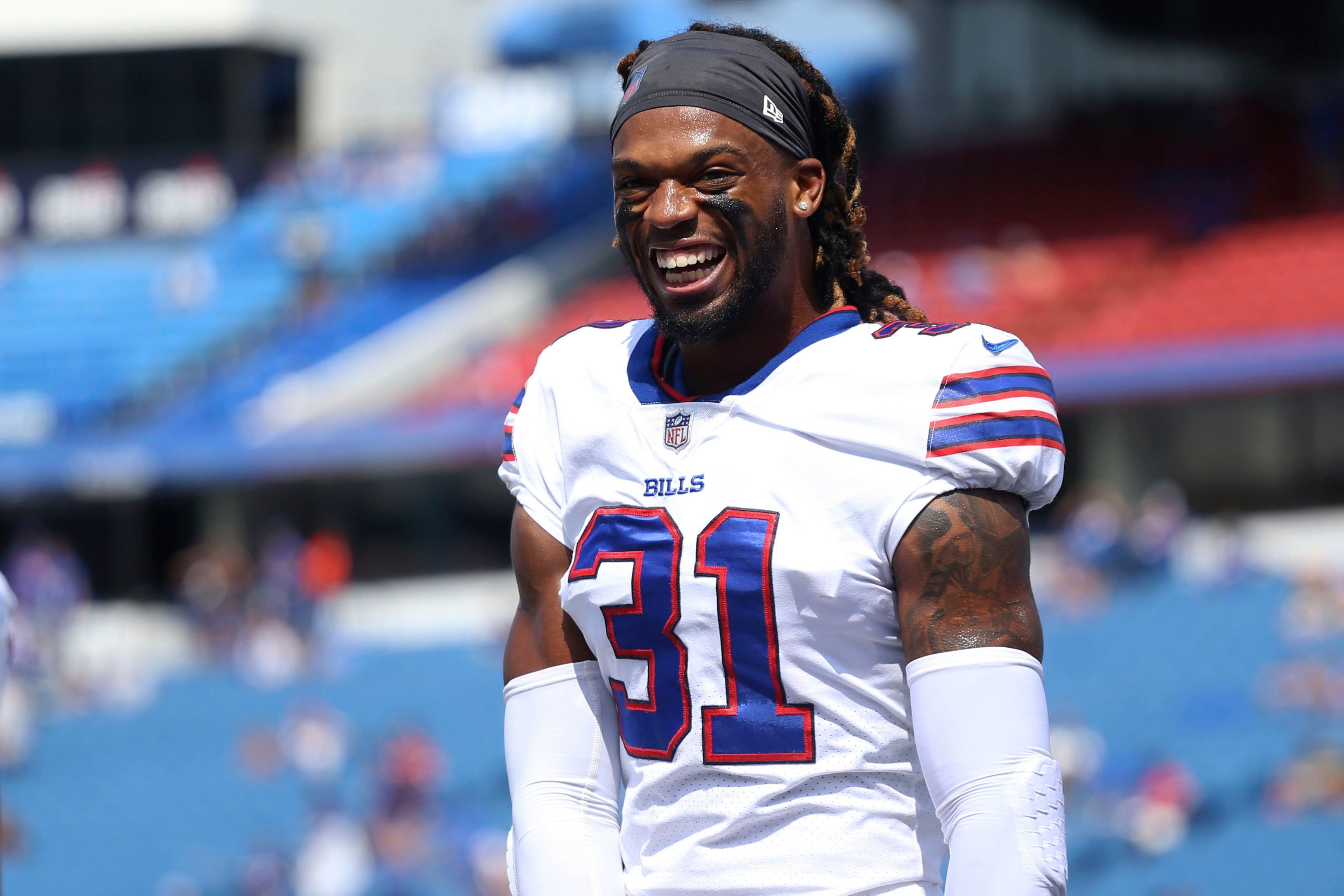 Josh Allen, Bills and Bengals show support on field for Damar Hamlin 