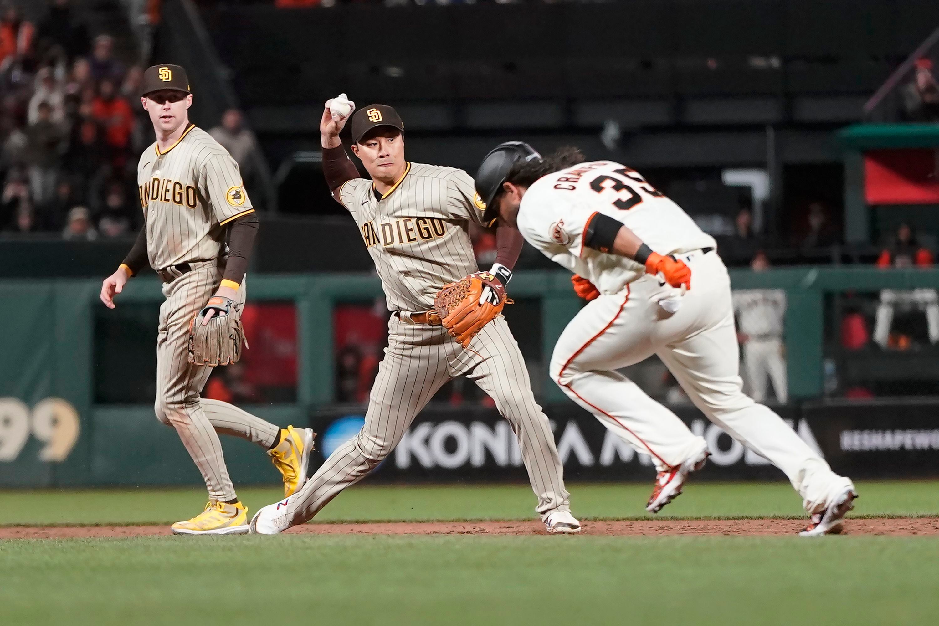 Taylor Rogers gets save, twin brother Tyler loss as Padres top