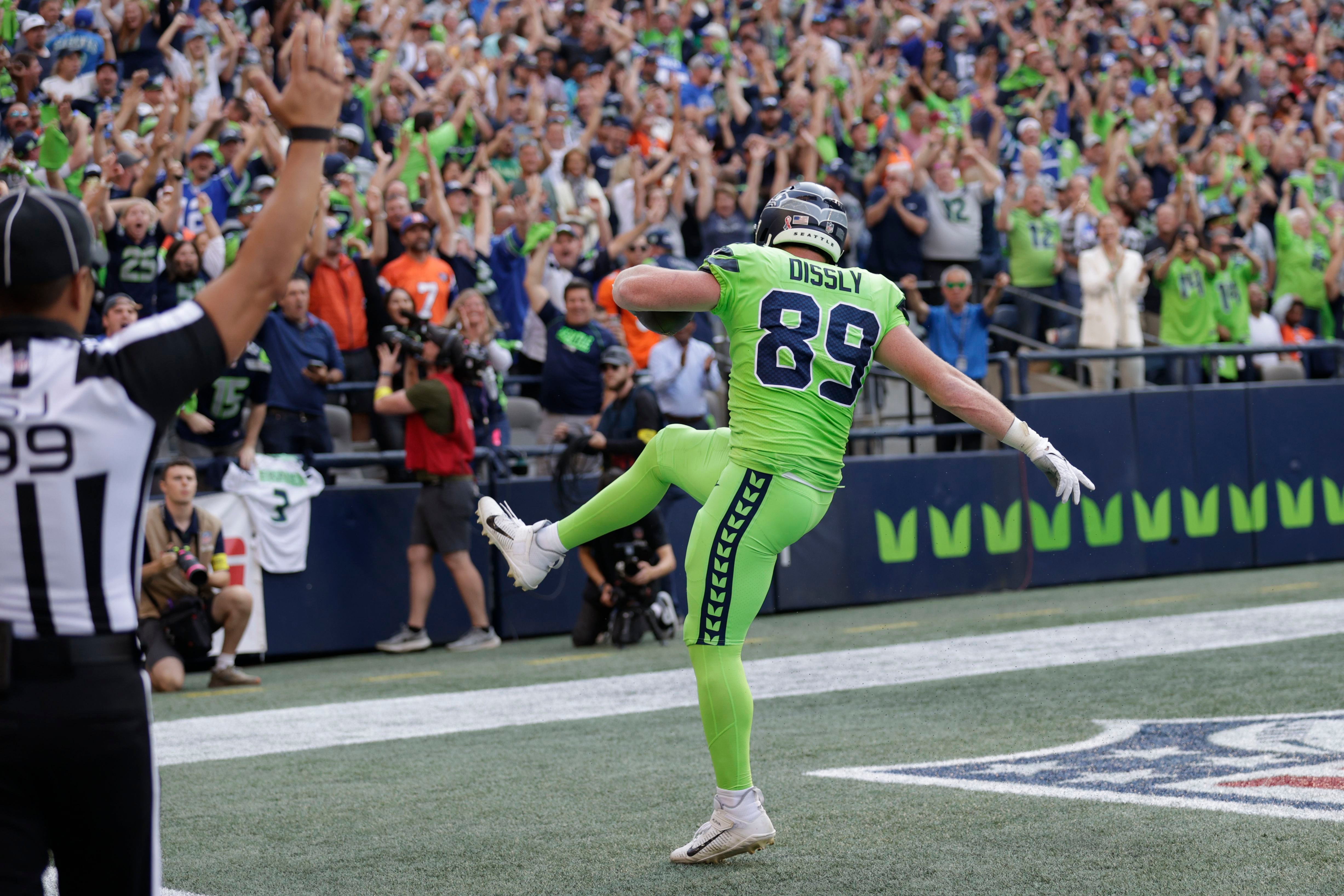 Seahawks defense delivers in 17-16 win over Russell Wilson and the