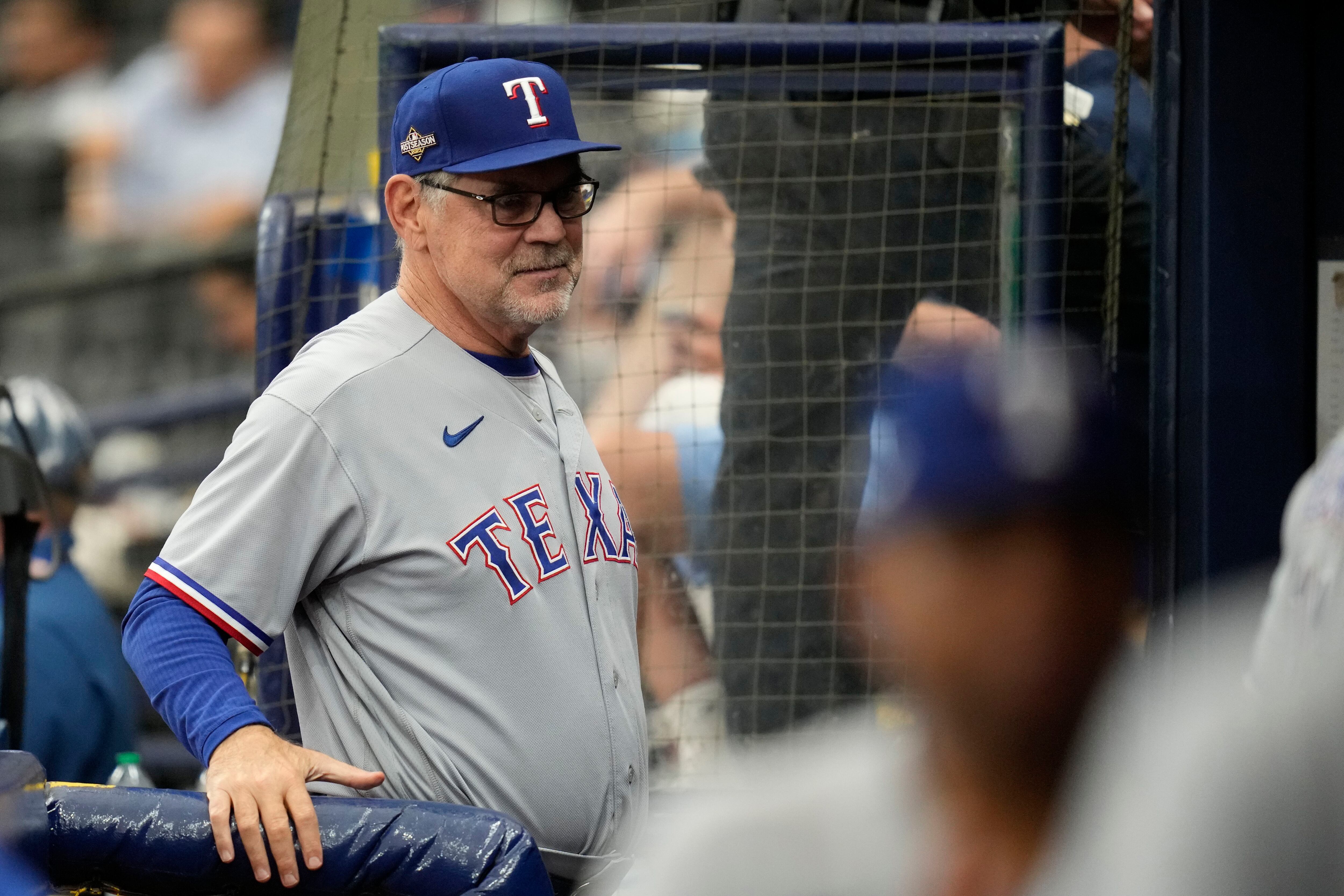 Texas Rangers: What is manager Bruce Bochy's hat size?