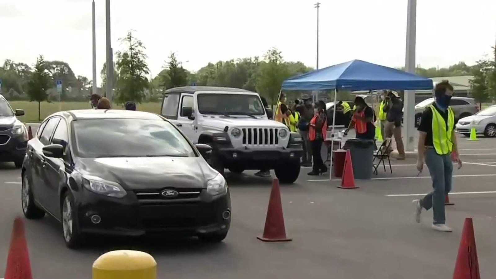 Crowds flock to Barber Park for COVID-19 vaccine as new site opens