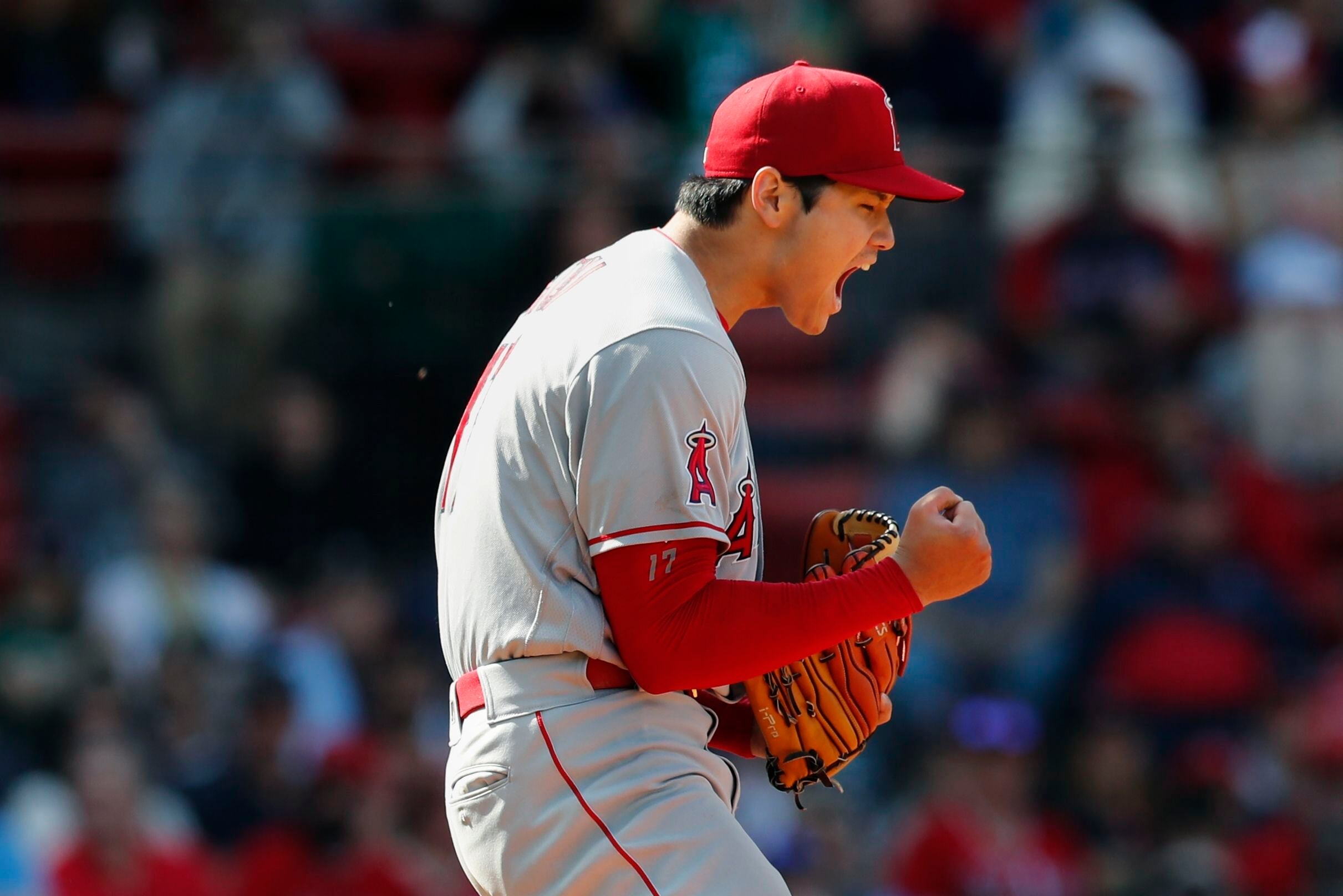 Taylor Ward caps off an 11-run inning for the @Angels!