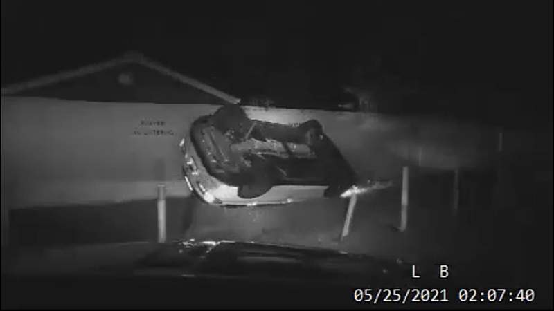 Video: Man trying to elude Melbourne police drives behind houses, flips car