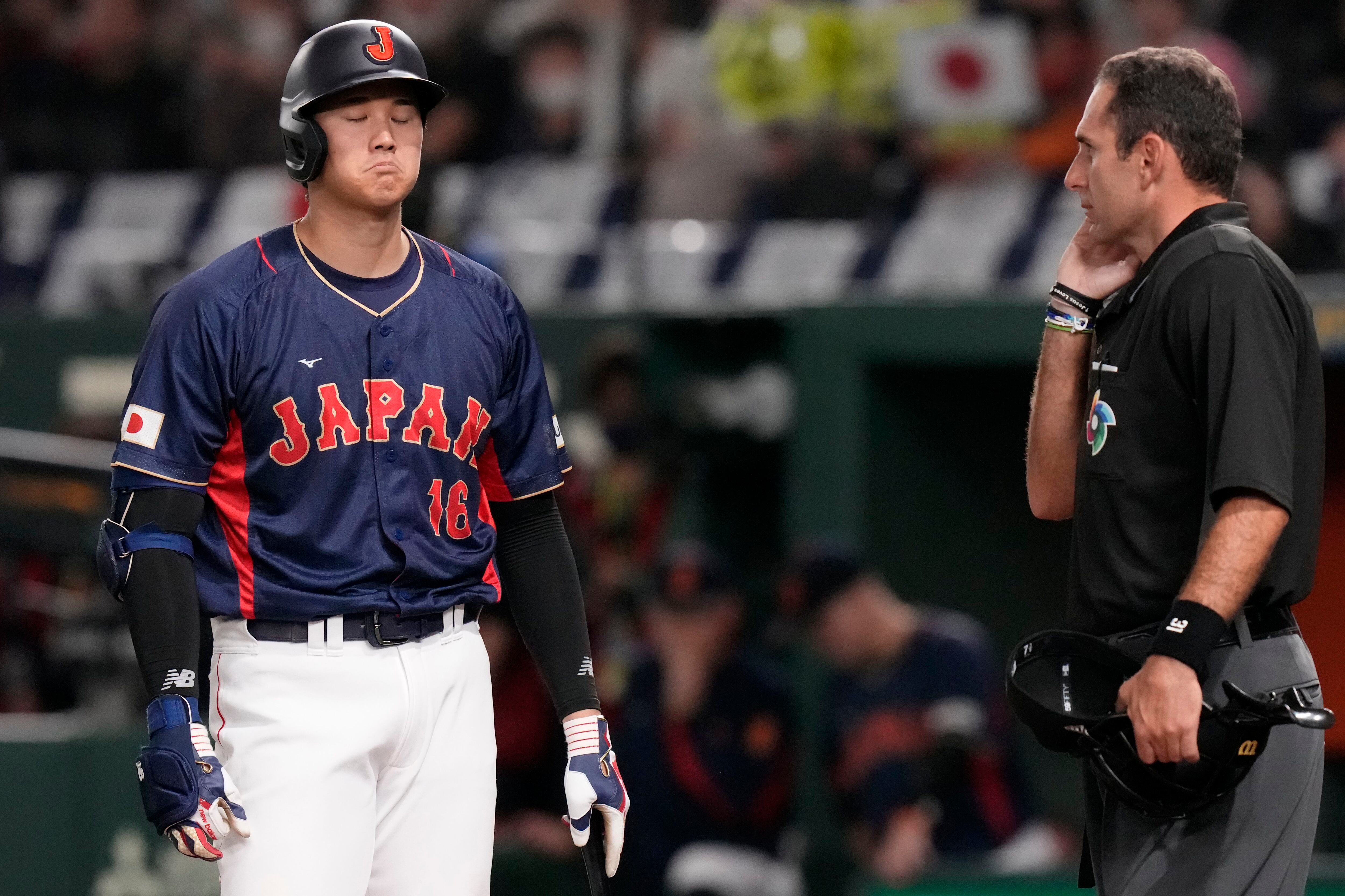 Chadwick Tromp hits a solo home run to give the Netherlands an early lead  over Italy