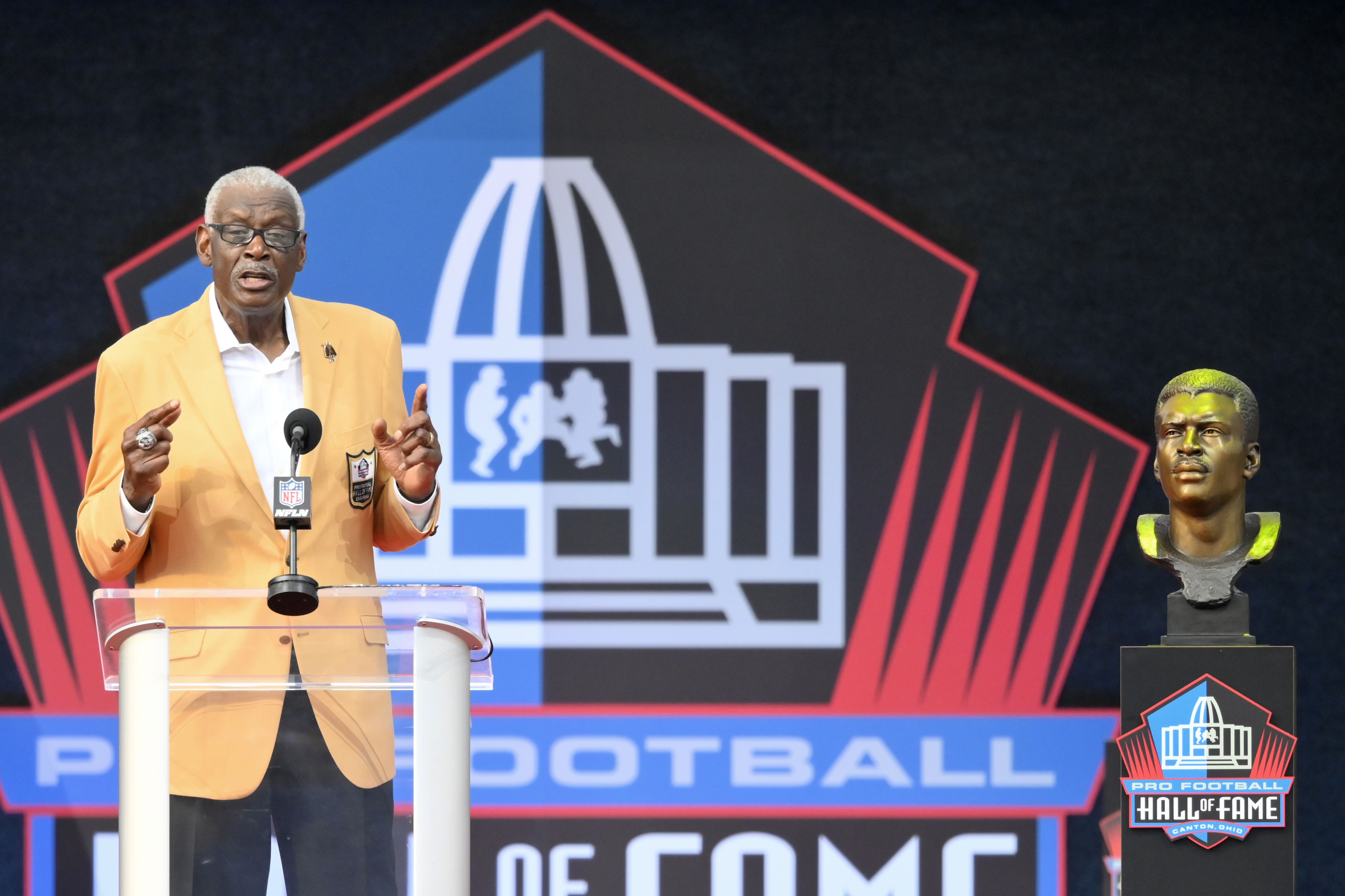 Enshrinee Gold Jacket Dinner brings together new, old Hall of Famers