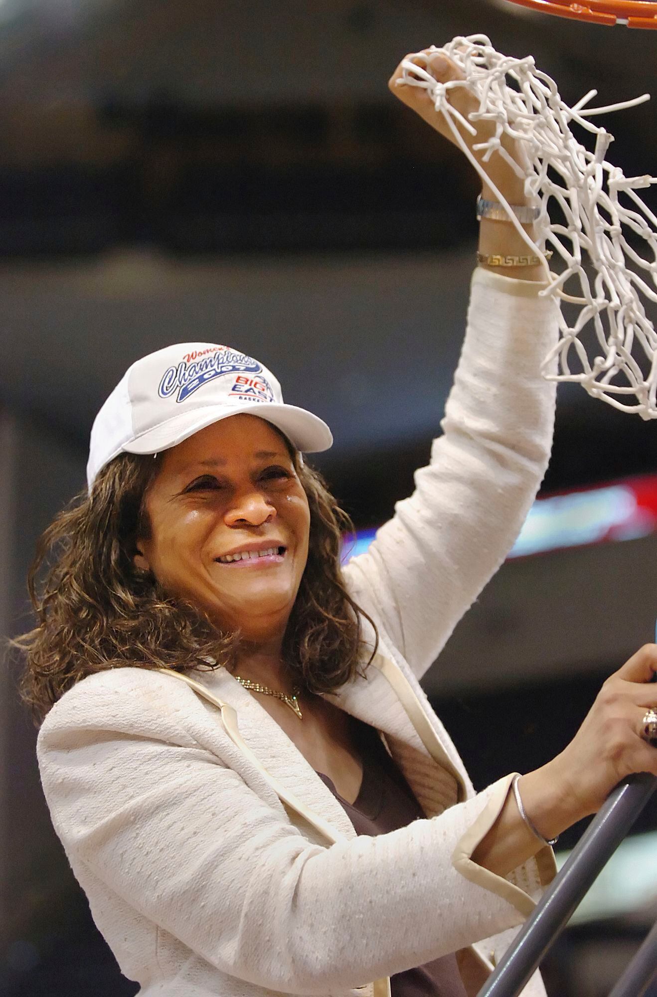 Dawn Staley honors C. Vivian Stringer in NCAA Tournament