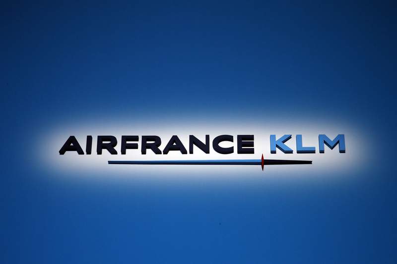 Air France-KLM reports huge Q2 loss, sees signs of recovery
