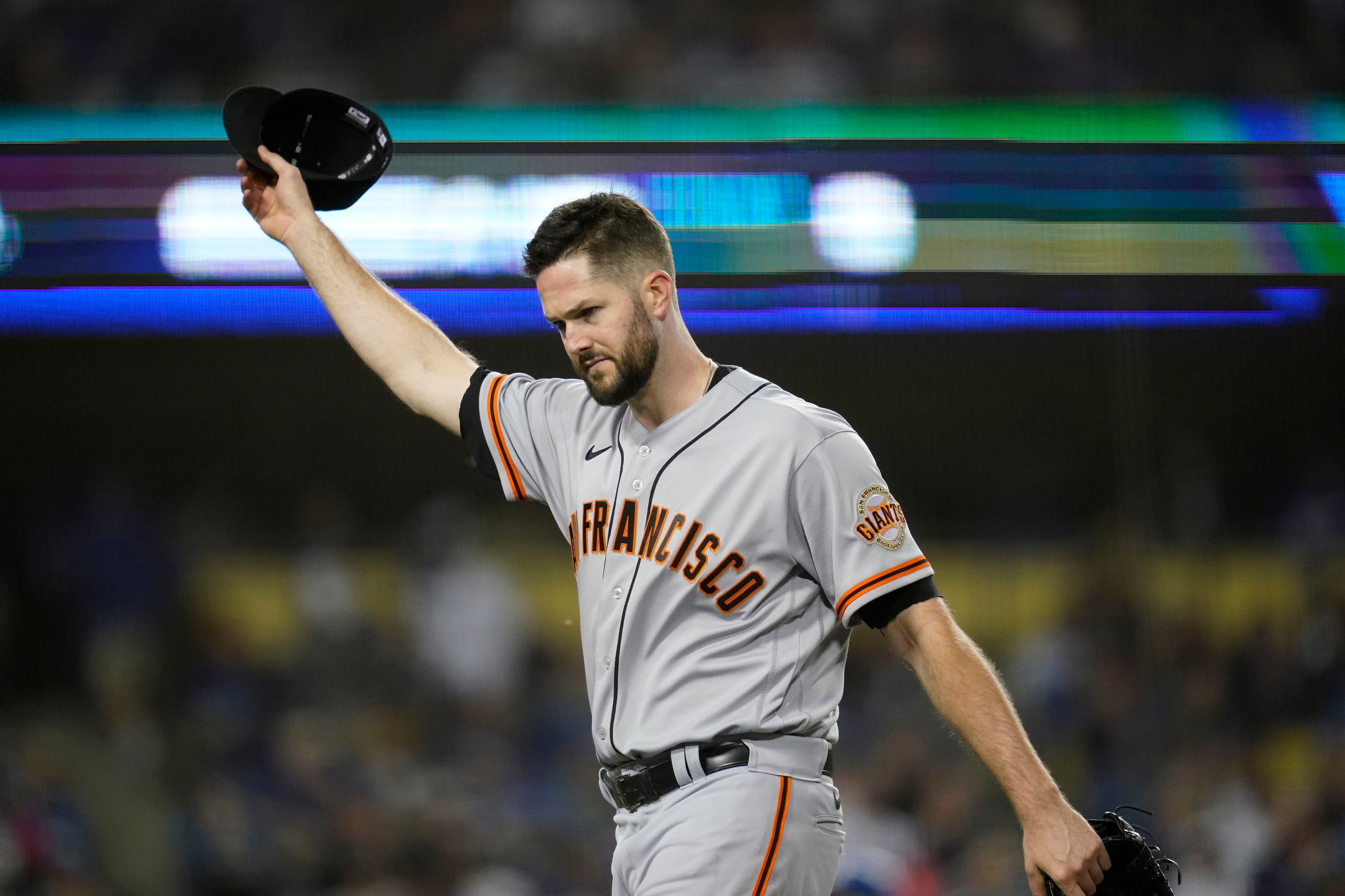 Dodgers News: Dave Roberts Commends Giants' Buster Posey For