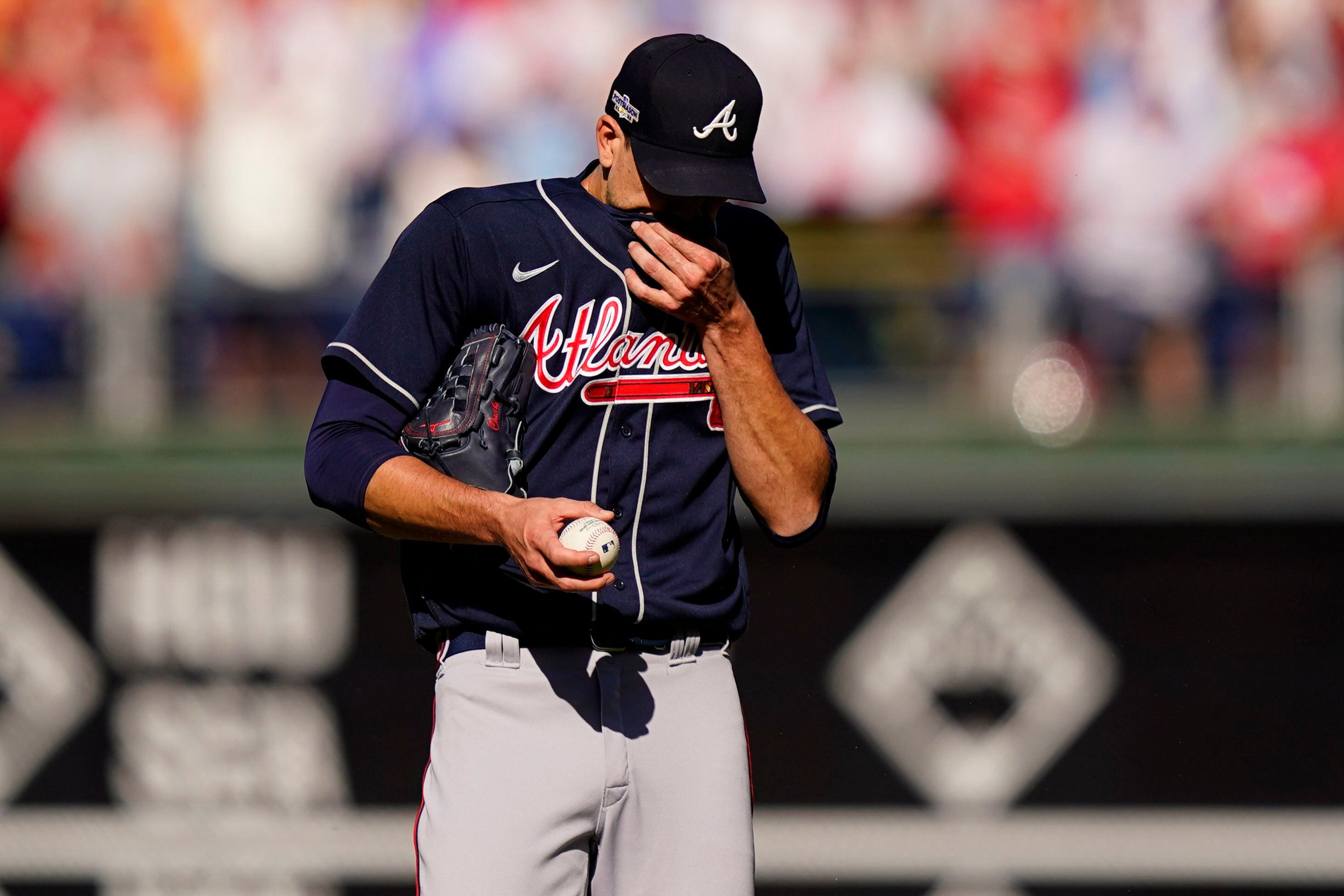 He struck out a guy on a broken leg.' Braves take Game 1, but lose starter  Charlie Morton for the series - The Boston Globe