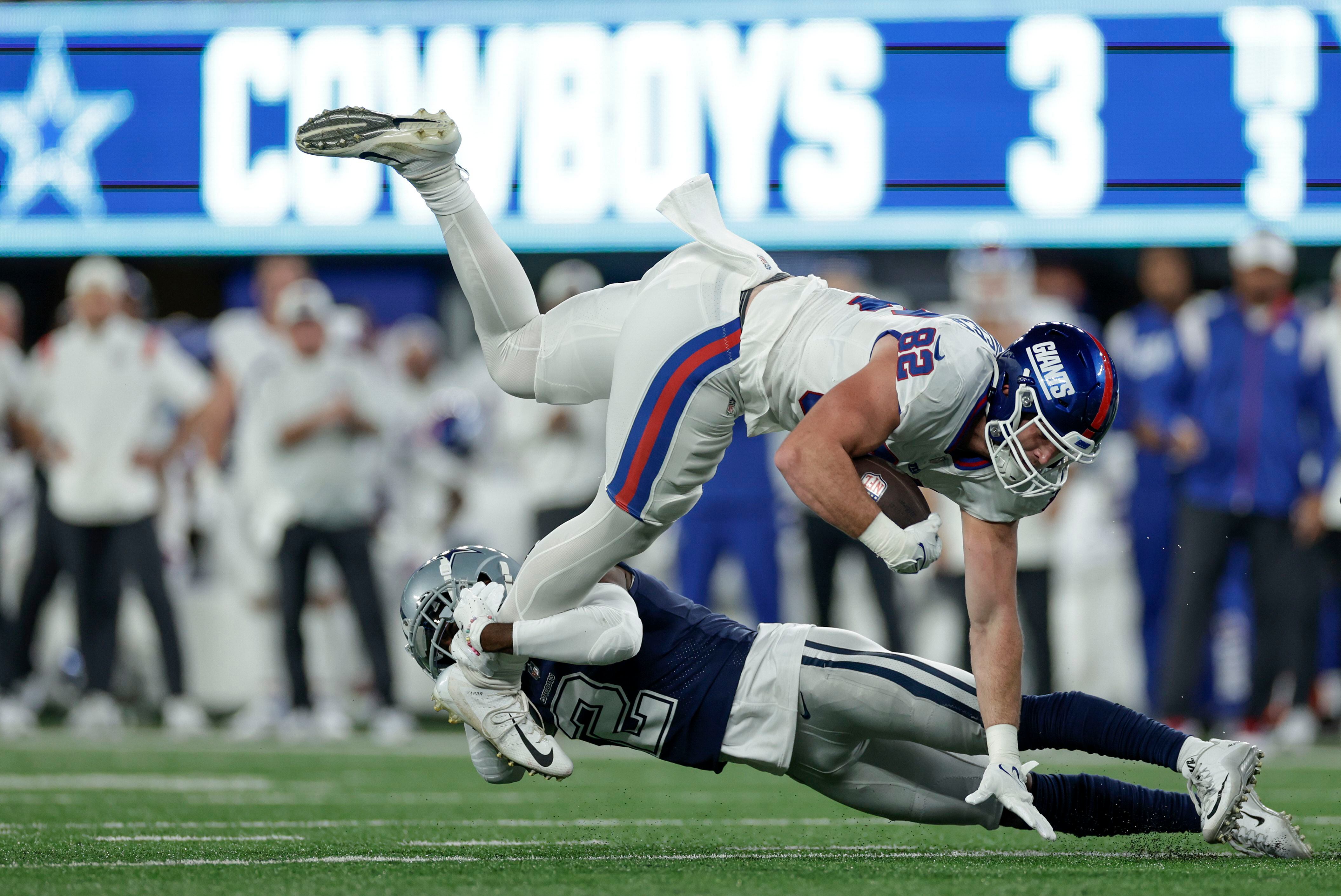 Lamb's 1-handed touchdown catch leads Cowboys to victory over Giants