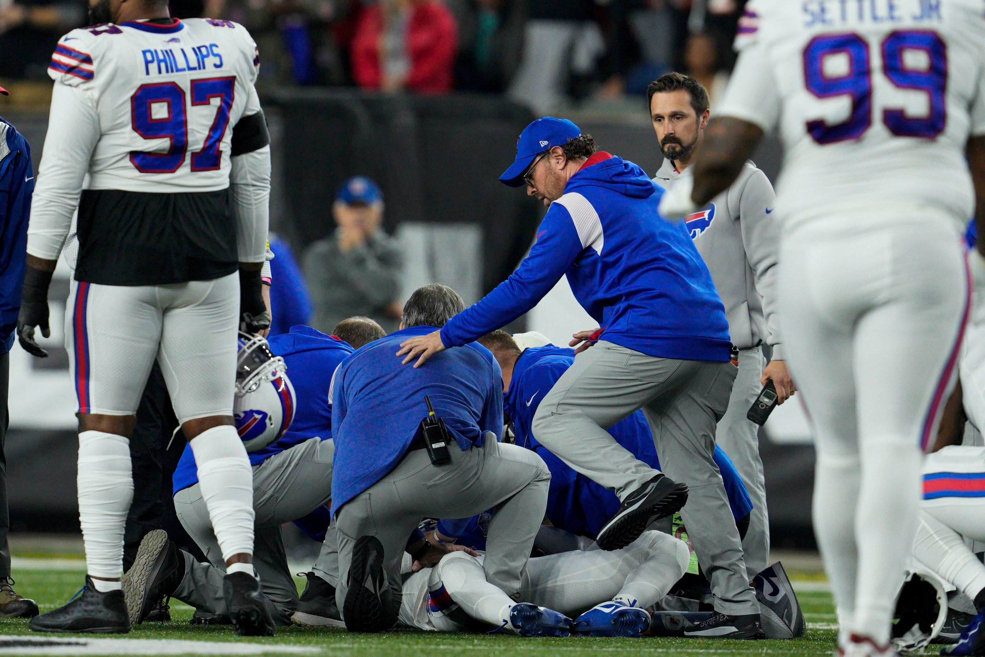 Hamlin makes appearance on field at Super Bowl